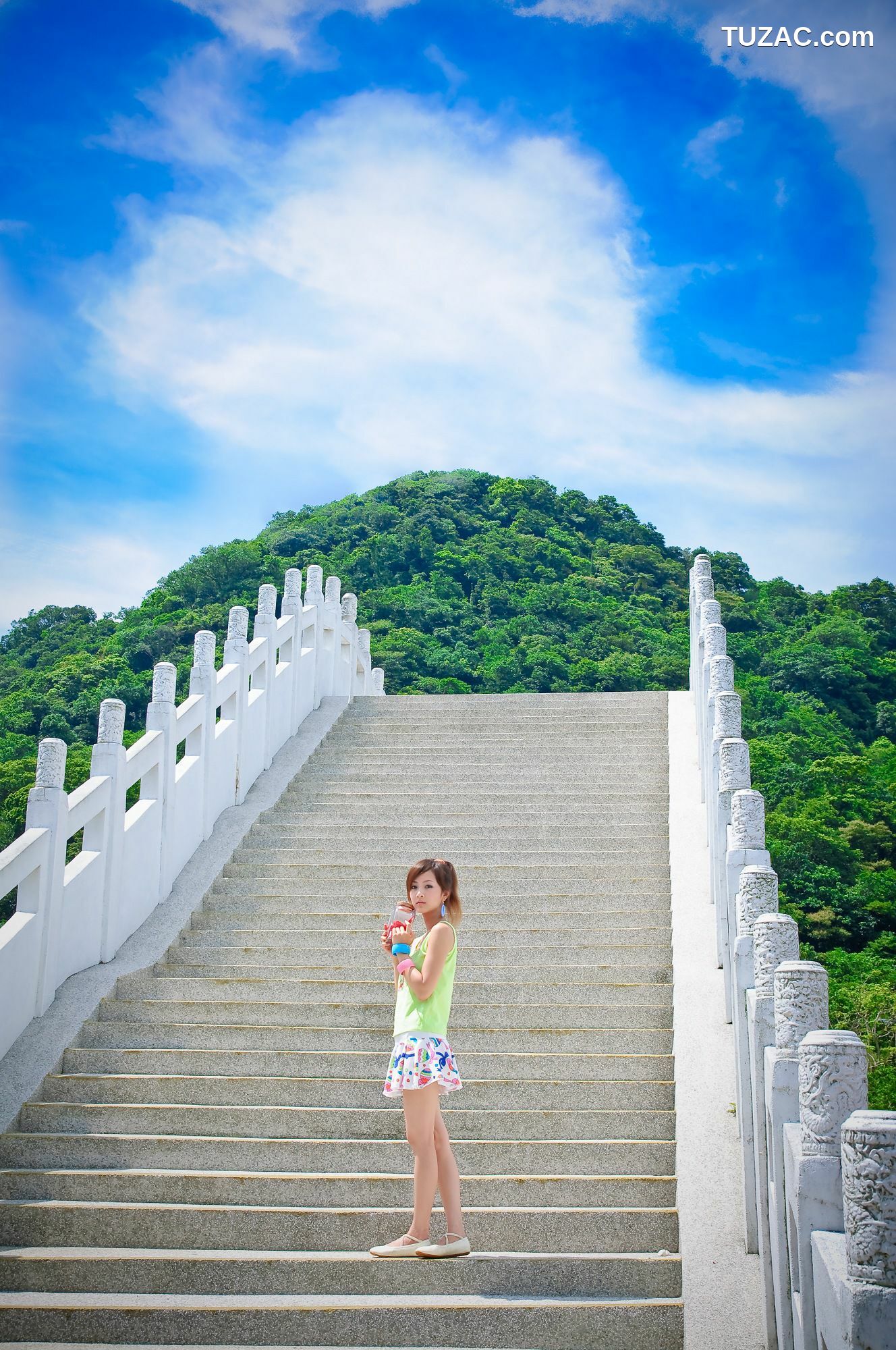 台湾正妹_果子MM/张凯洁《大湖公園外拍》写真集