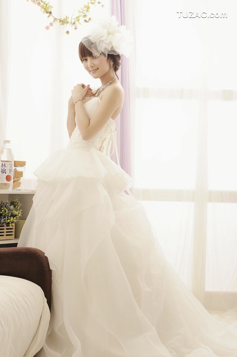 台湾正妹_果子MM/张凯洁《棚拍婚纱》写真集