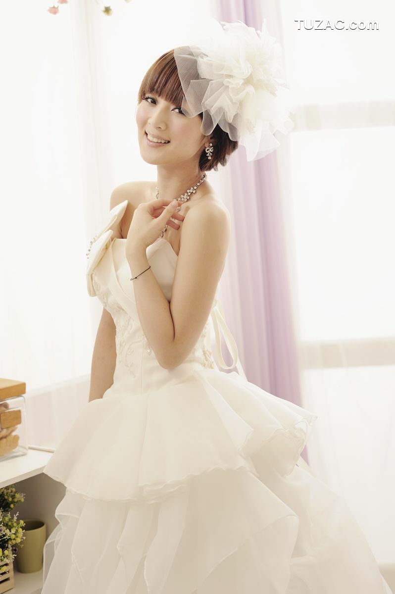 台湾正妹_果子MM/张凯洁《棚拍婚纱》写真集