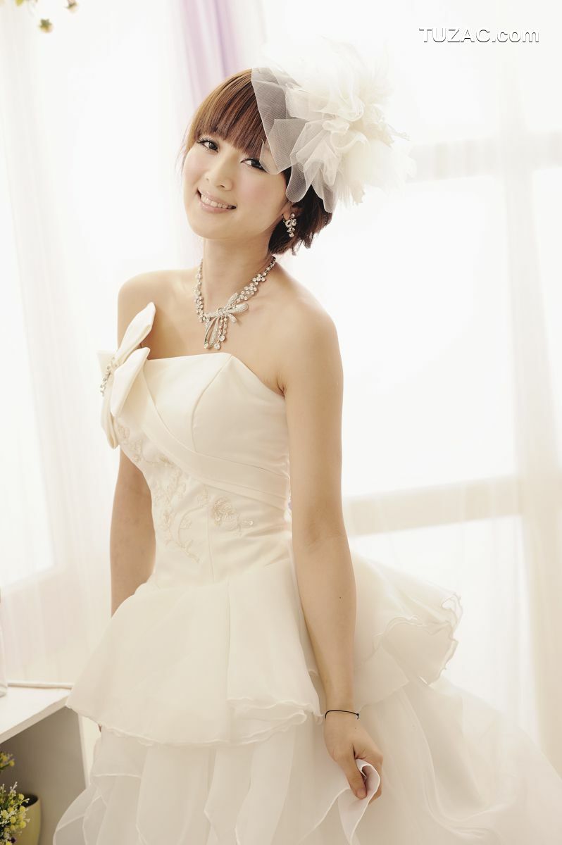 台湾正妹_果子MM/张凯洁《棚拍婚纱》写真集