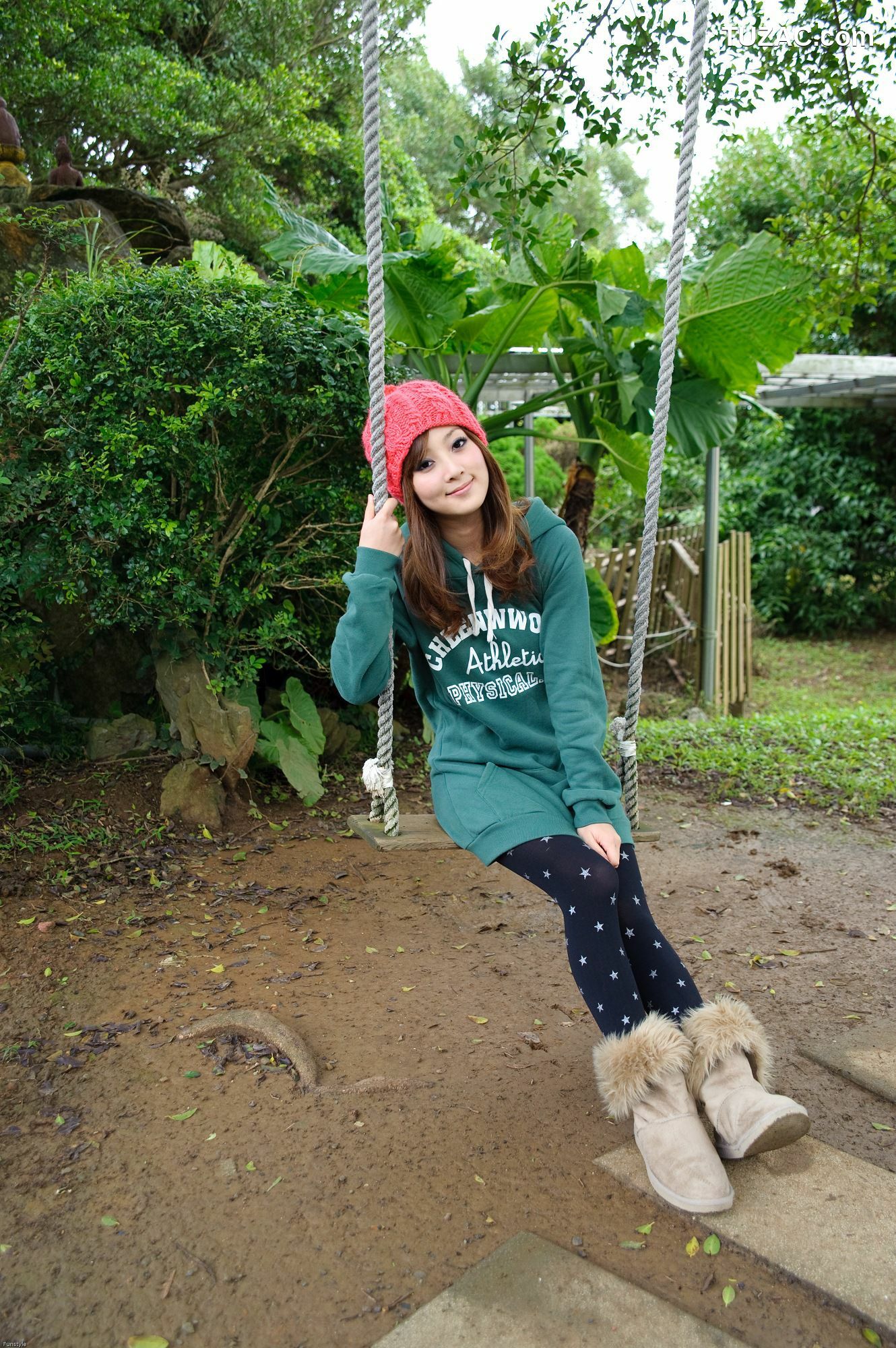 台湾正妹_果子MM/张凯洁《法國農莊外拍》写真集