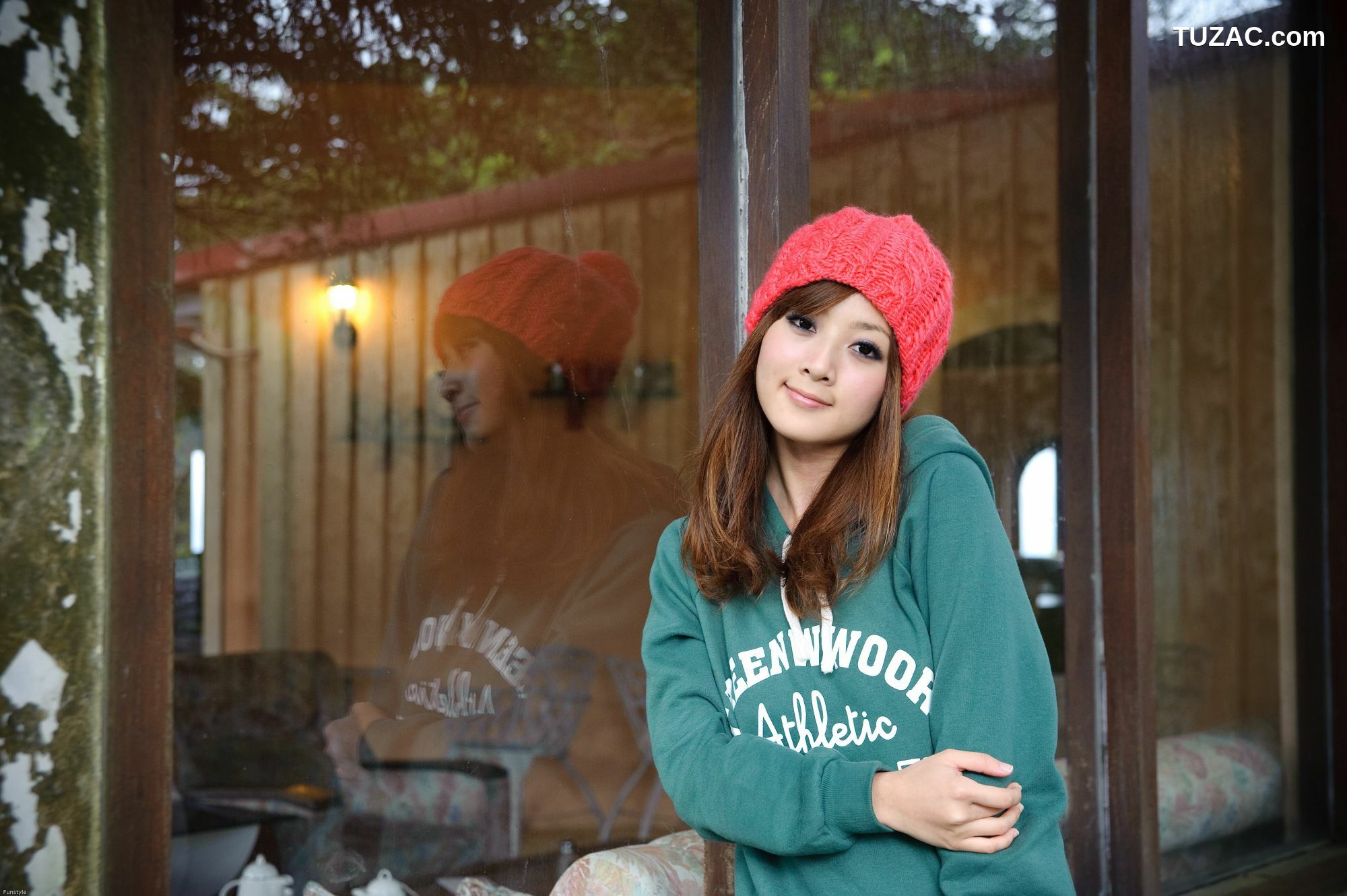 台湾正妹_果子MM/张凯洁《法國農莊外拍》写真集