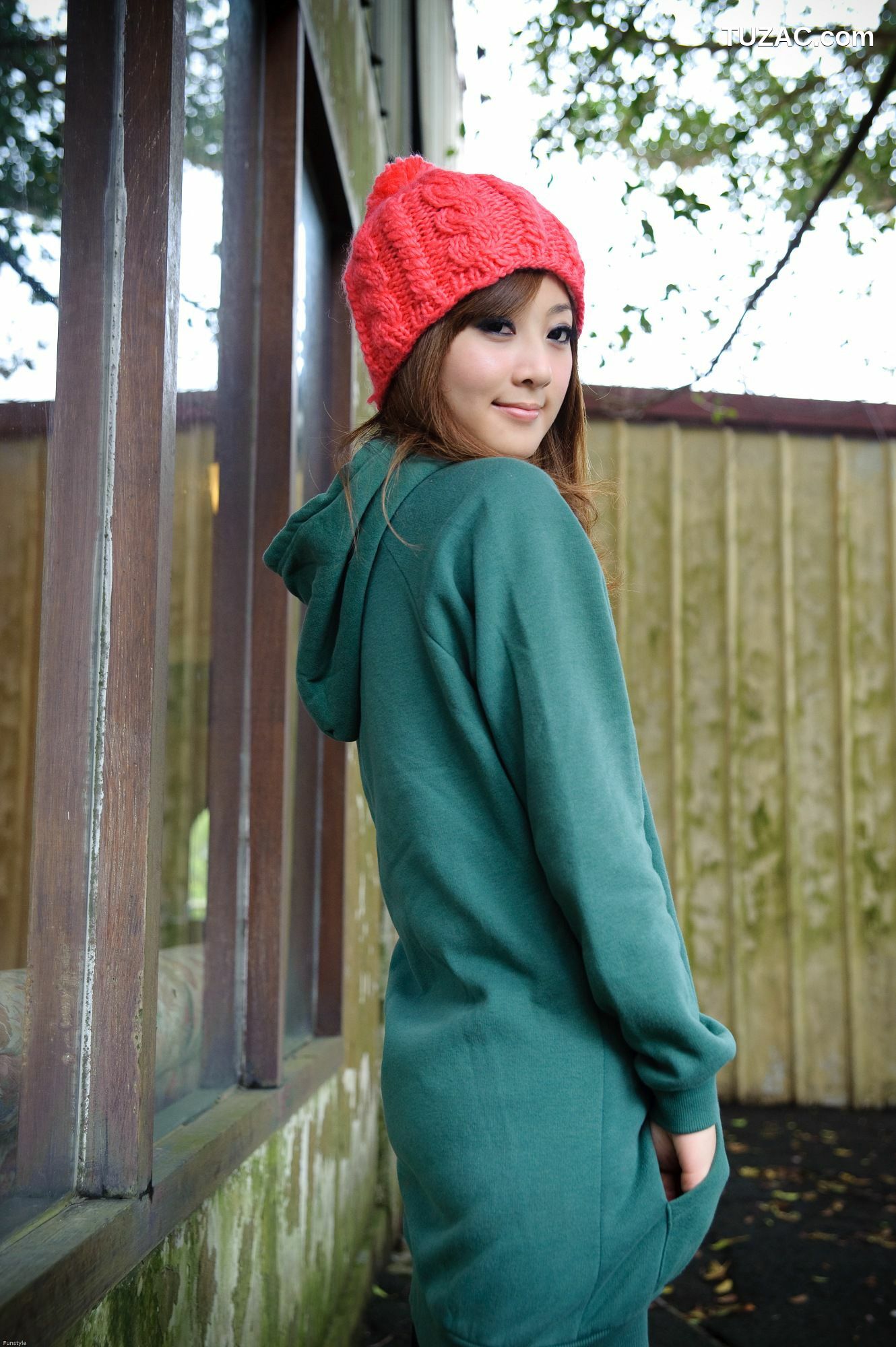 台湾正妹_果子MM/张凯洁《法國農莊外拍》写真集