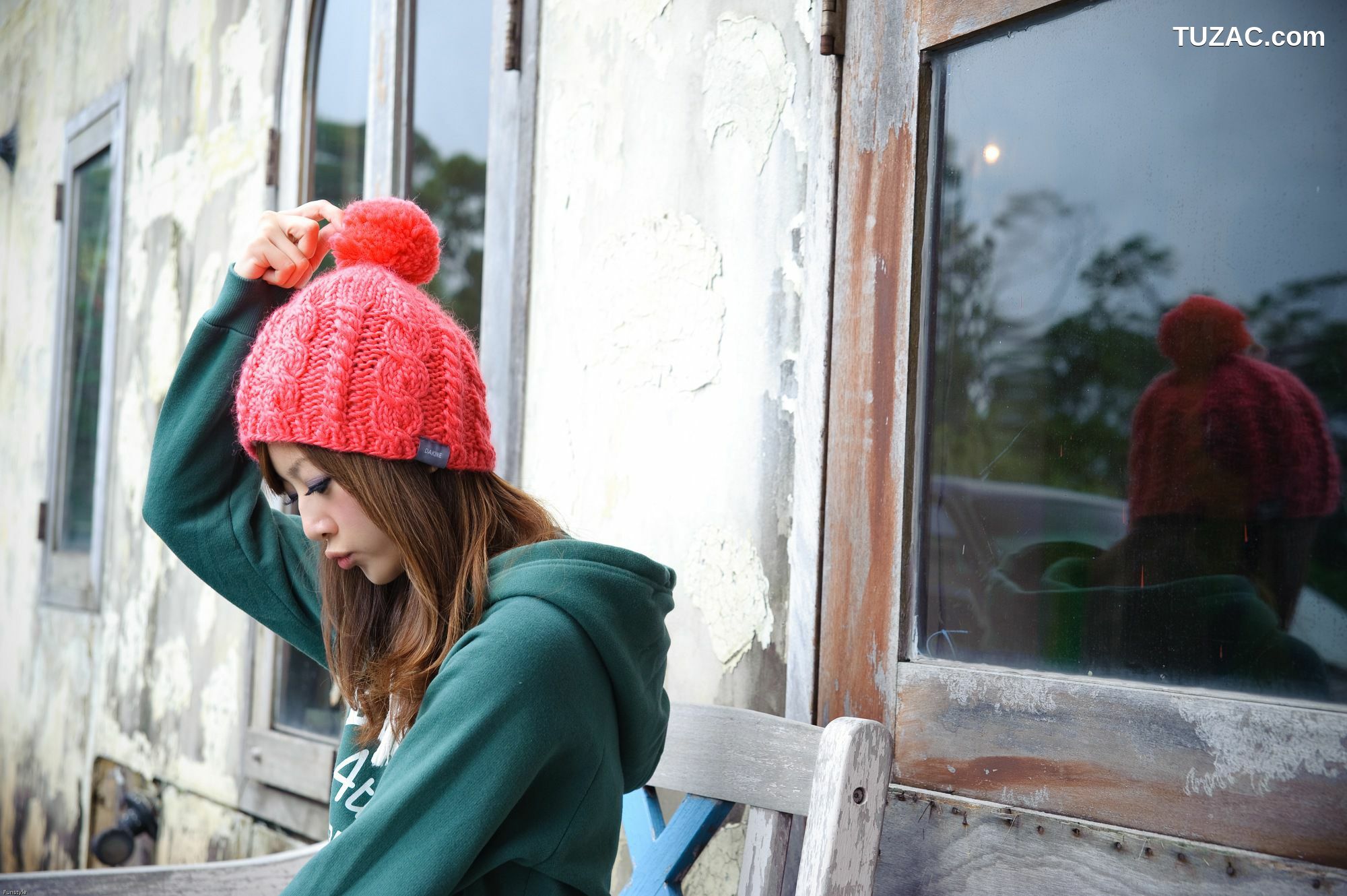 台湾正妹_果子MM/张凯洁《法國農莊外拍》写真集