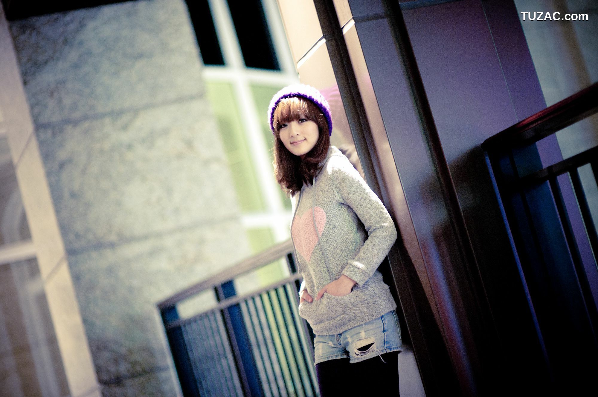 台湾正妹_果子MM/张凯洁《聖誕前夕夜拍》写真集