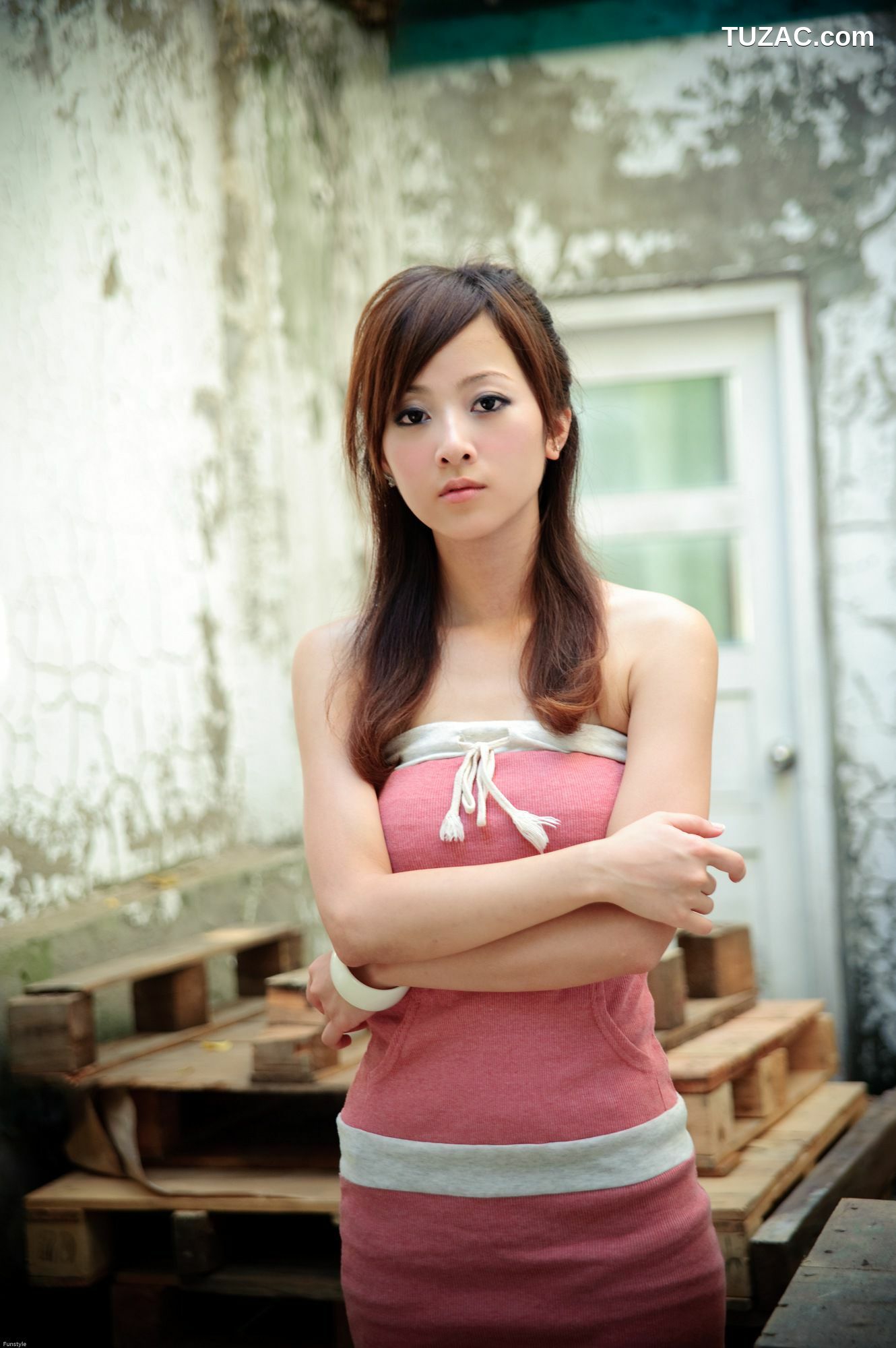 台湾正妹_果子MM/张凯洁《華山藝文中心》第1部 写真集