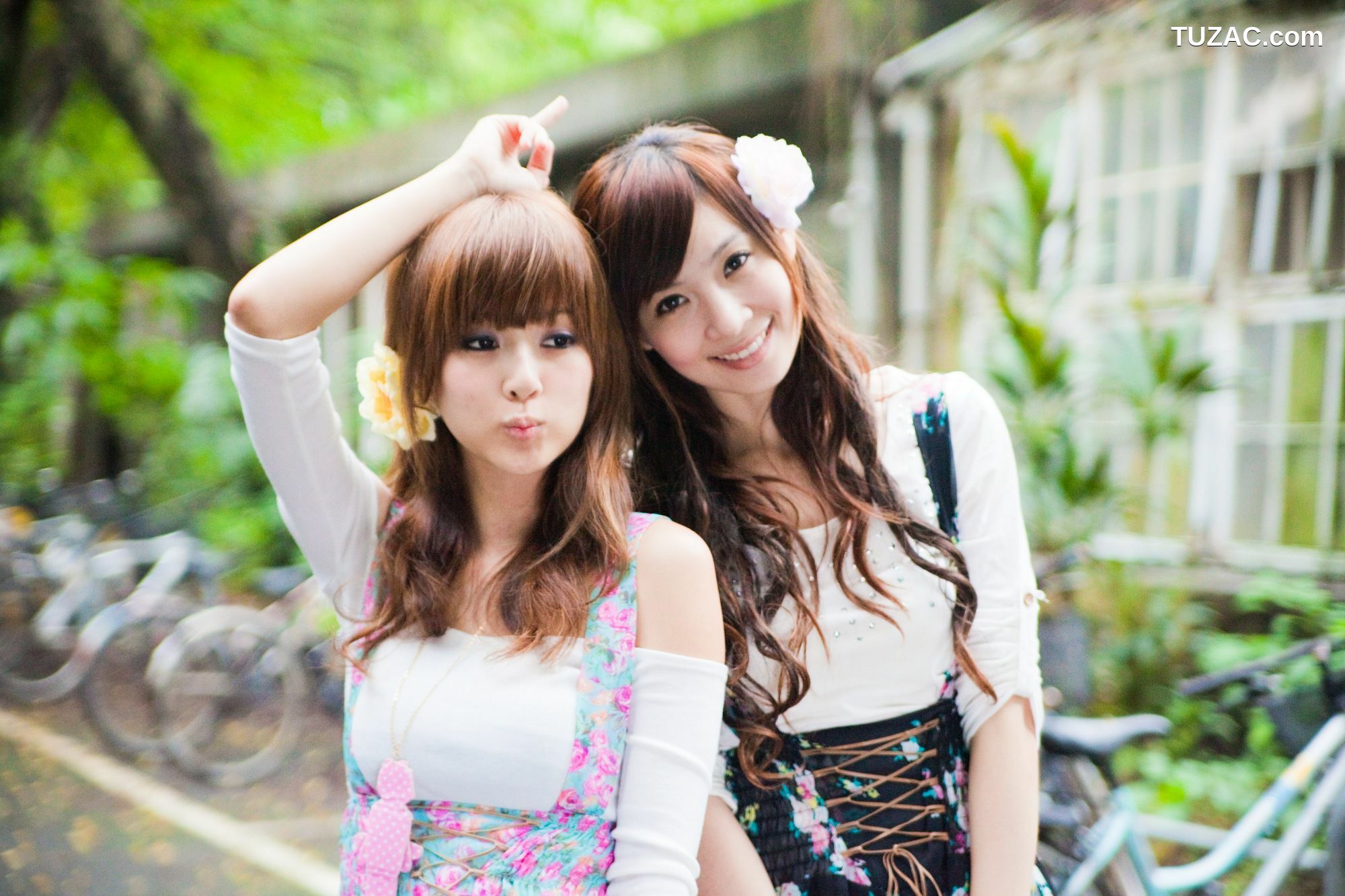 台湾正妹_果子Mikako+Minako《台大外拍 II》 写真集