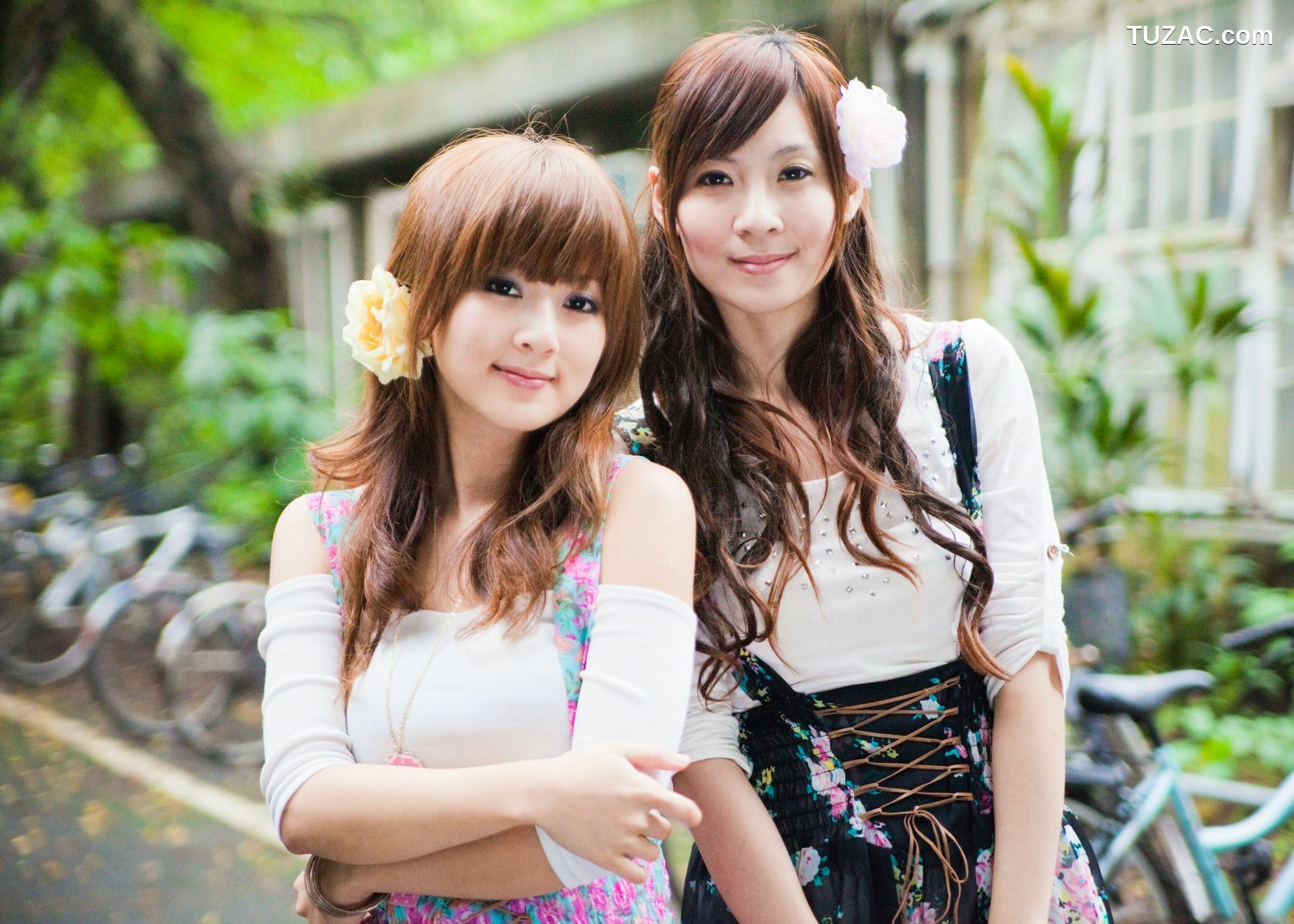 台湾正妹_果子Mikako+Minako《台大外拍 II》 写真集