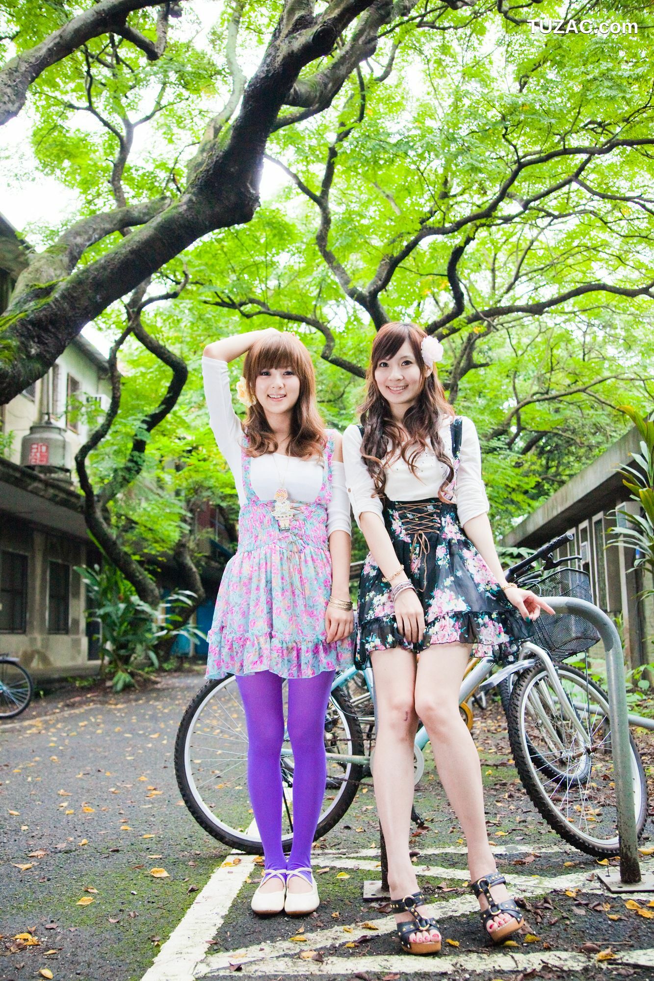 台湾正妹_果子Mikako+Minako《台大外拍 II》 写真集