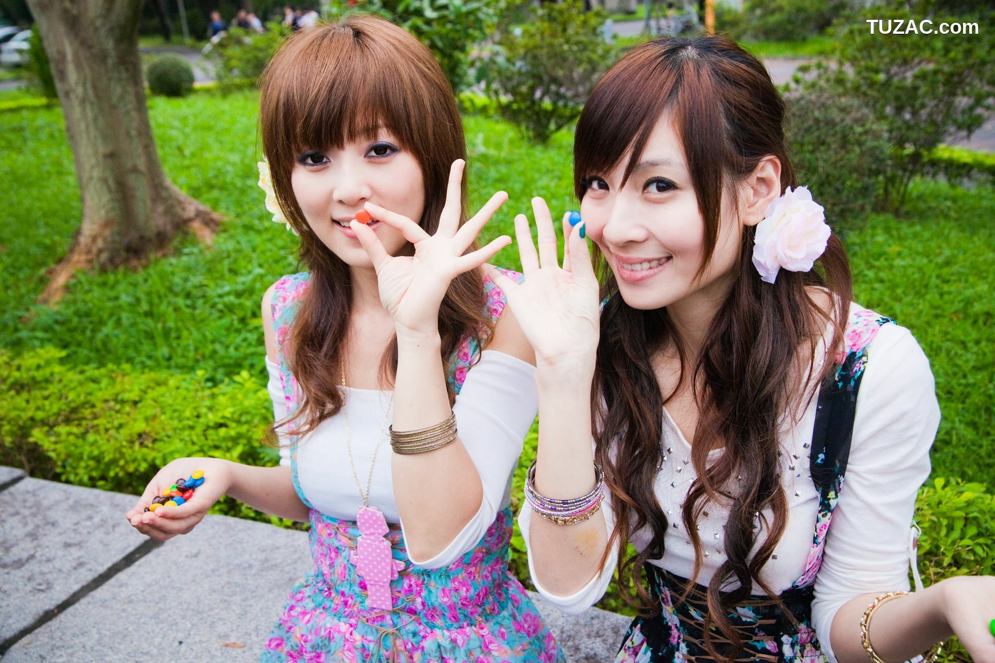 台湾正妹_果子Mikako+Minako《台大外拍 II》 写真集
