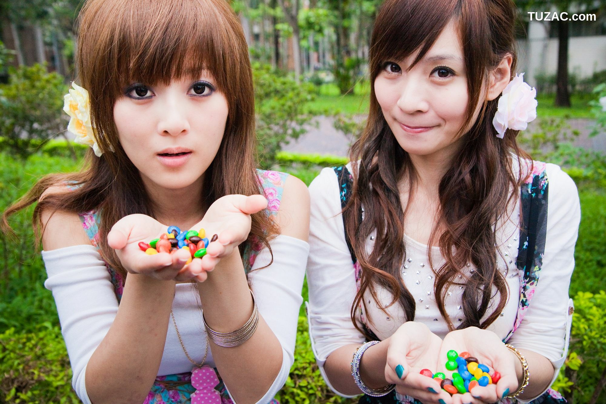 台湾正妹_果子Mikako+Minako《台大外拍 II》 写真集