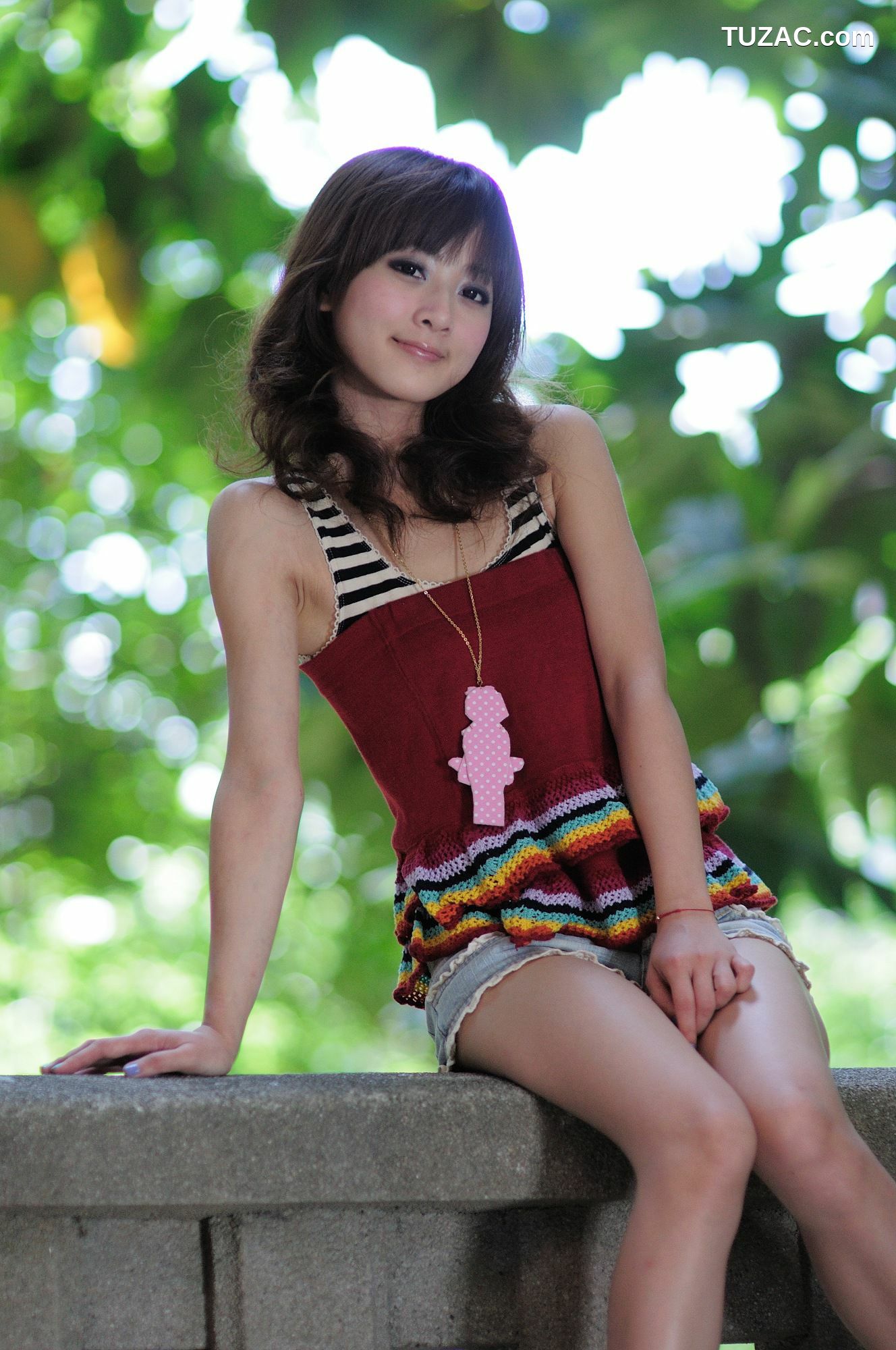 台湾正妹_果子Mikako《台大法商學院外拍》写真集