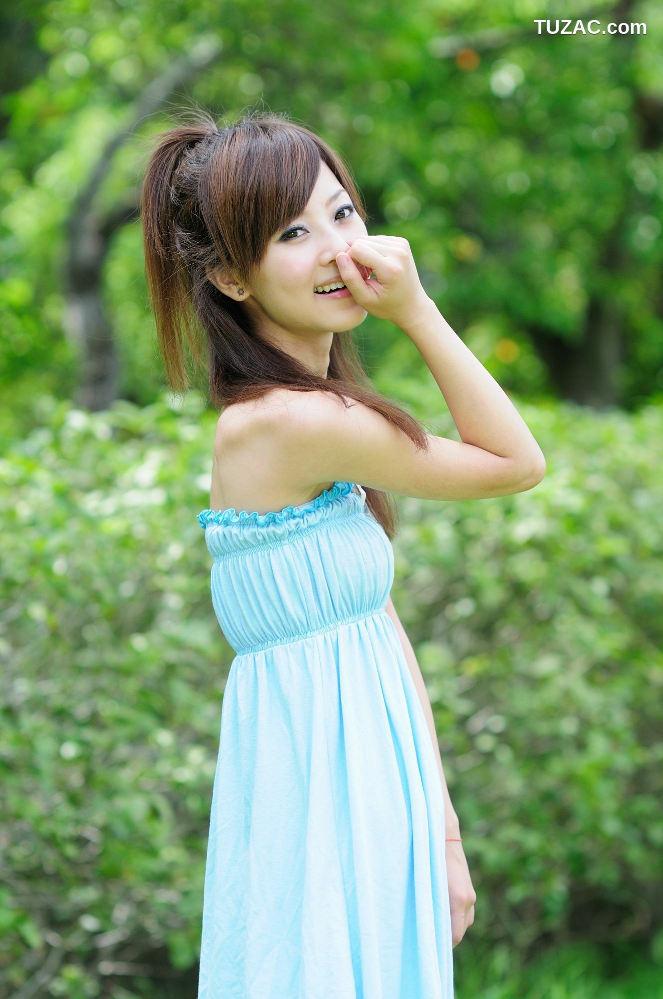 台湾正妹_果子Mikako《士林官邸外拍 II》写真集