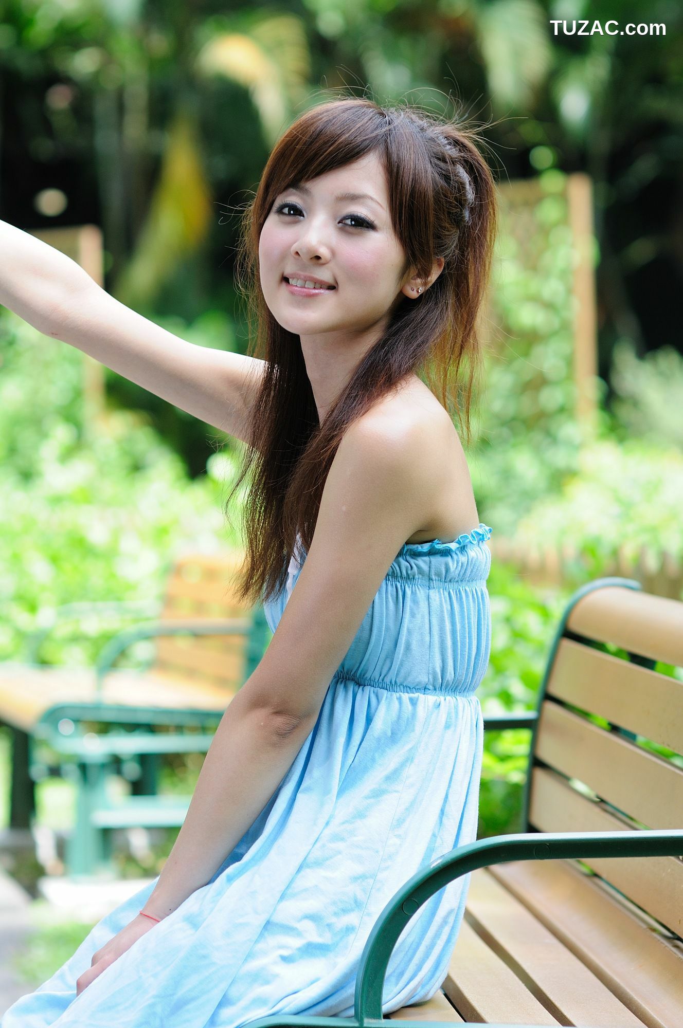 台湾正妹_果子Mikako《士林官邸外拍 II》写真集