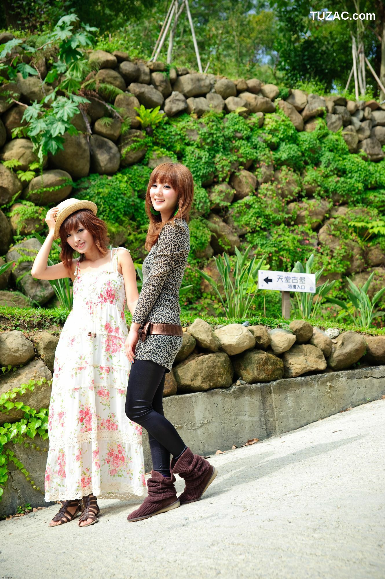 台湾正妹_果子、小品(何品玫)、兔兔(果品兔)《天空之城x舊泰安車站》第II部 写真集