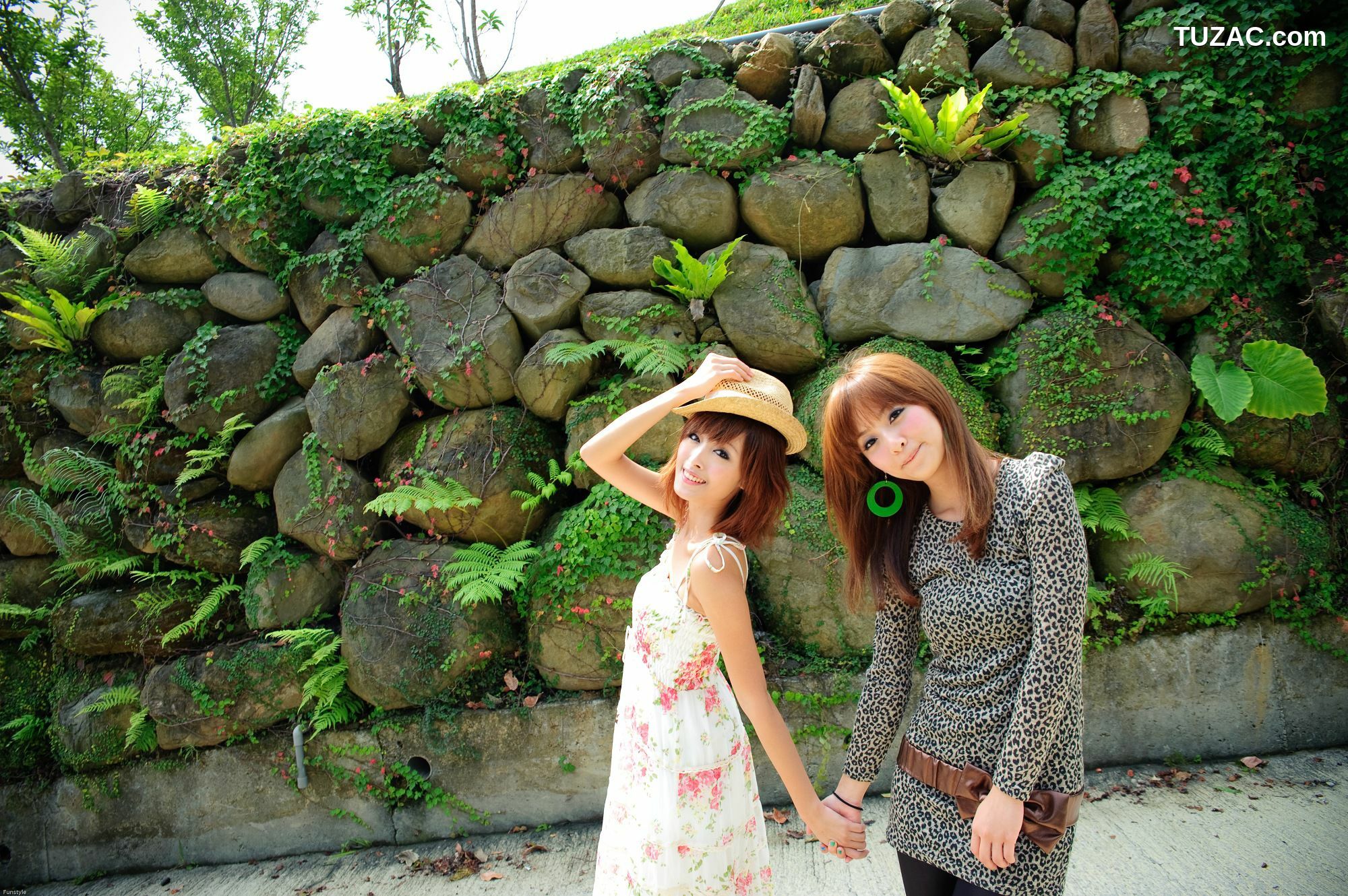 台湾正妹_果子、小品(何品玫)、兔兔(果品兔)《天空之城x舊泰安車站》第II部 写真集