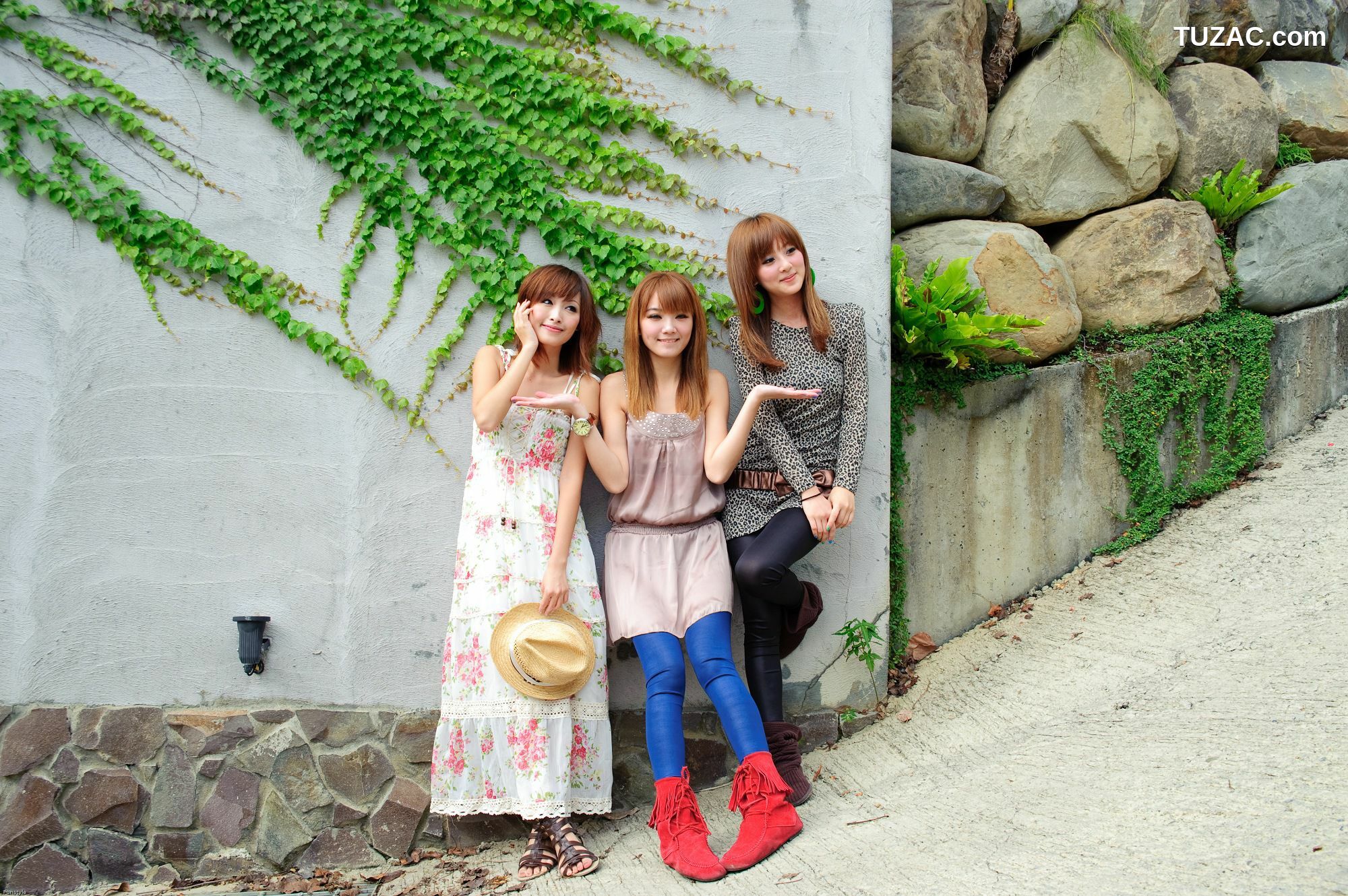 台湾正妹_果子、小品(何品玫)、兔兔(果品兔)《天空之城x舊泰安車站》第II部 写真集