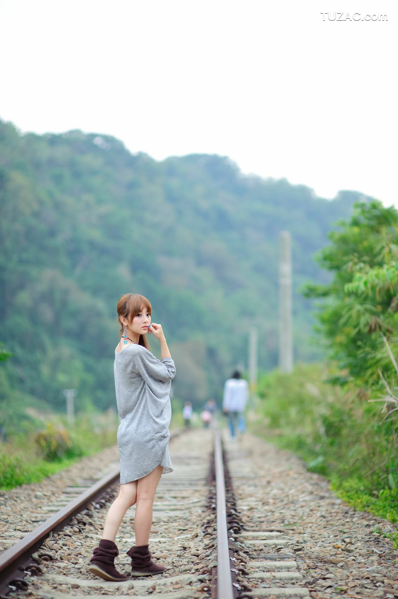 台湾正妹_果子、小品(何品玫)、兔兔(果品兔)《天空之城x舊泰安車站》第II部 写真集
