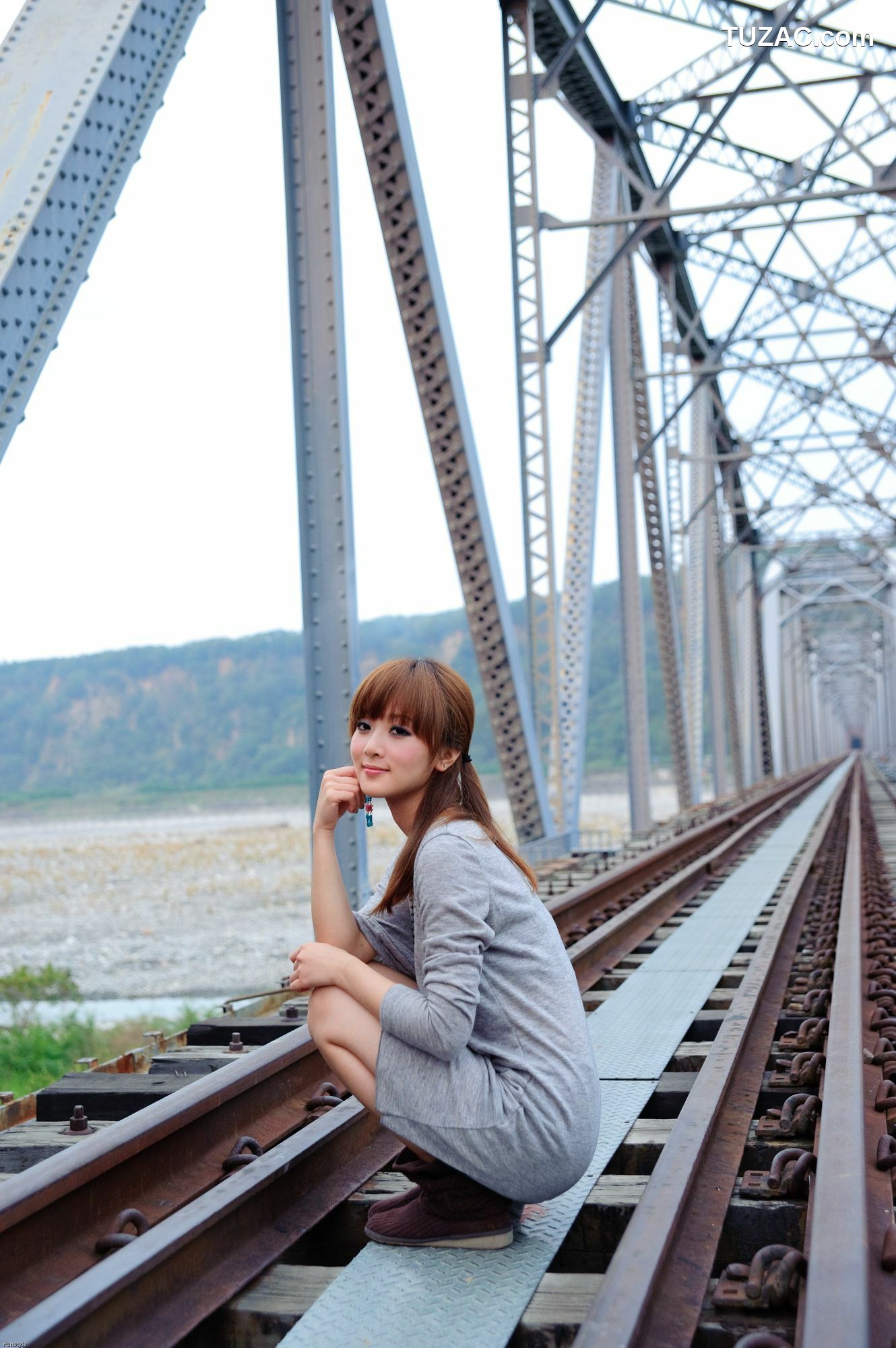 台湾正妹_果子、小品(何品玫)、兔兔(果品兔)《天空之城x舊泰安車站》第II部 写真集