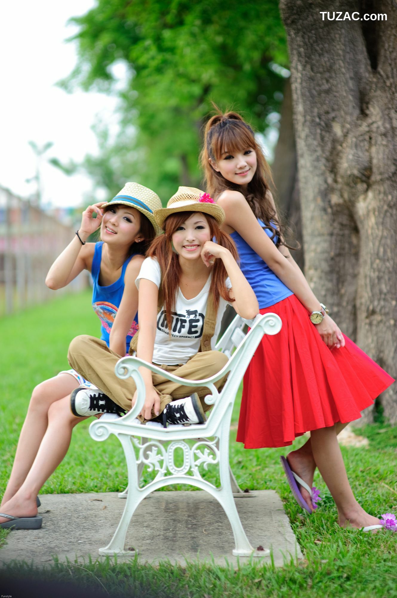 台湾正妹_果子、小品、兔兔(品果兔)《國光社區外拍》第II部 写真集