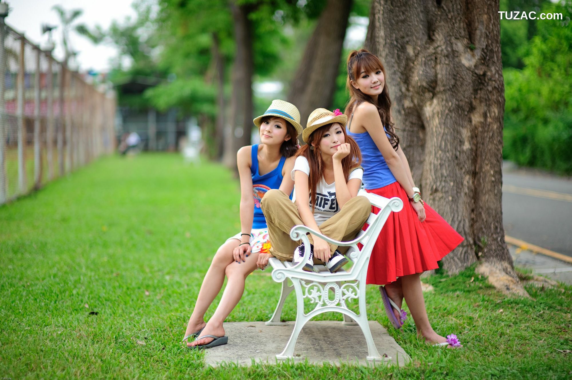 台湾正妹_果子、小品、兔兔(品果兔)《國光社區外拍》第II部 写真集