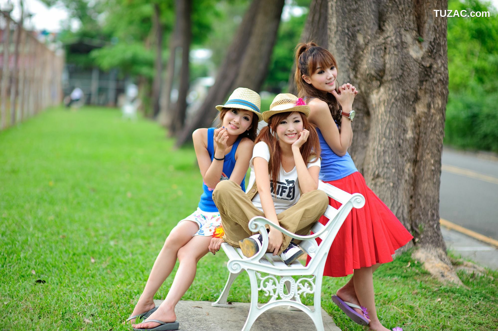 台湾正妹_果子、小品、兔兔(品果兔)《國光社區外拍》第II部 写真集