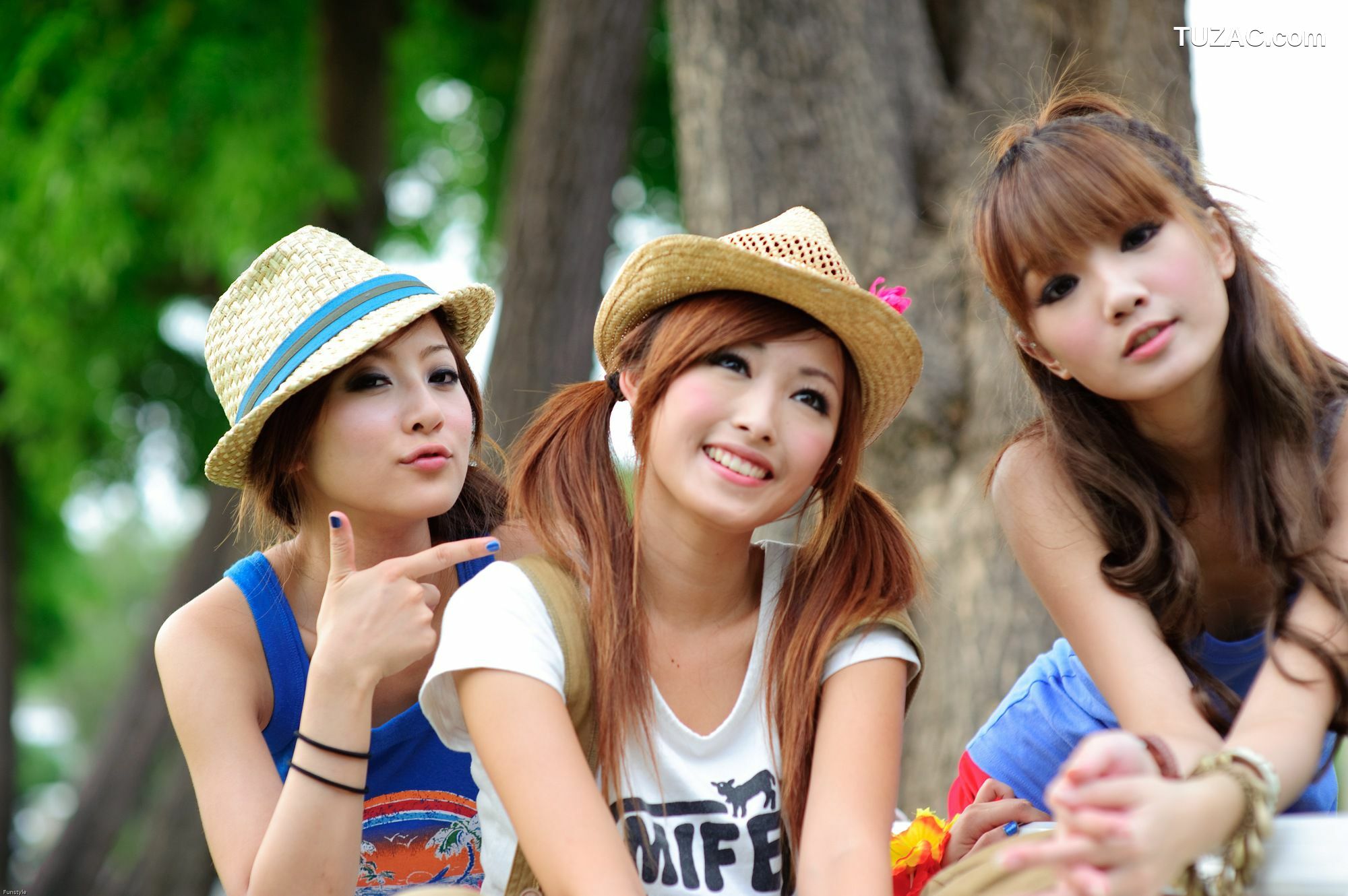 台湾正妹_果子、小品、兔兔(品果兔)《國光社區外拍》第II部 写真集