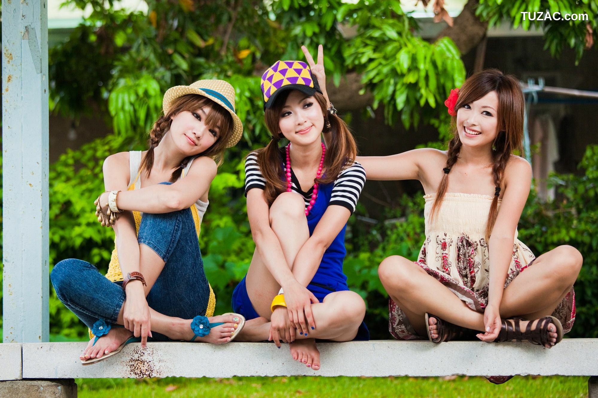 台湾正妹_果子、小品、兔兔(品果兔)《國光社區外拍》第II部 写真集