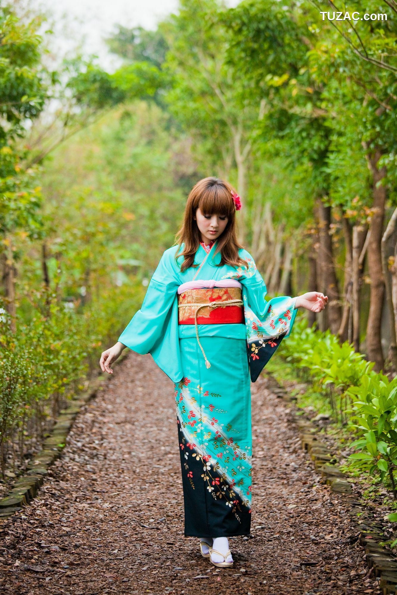 台湾正妹_果子、小品、兔兔(品果兔)《宜蘭和服遊拍》写真集