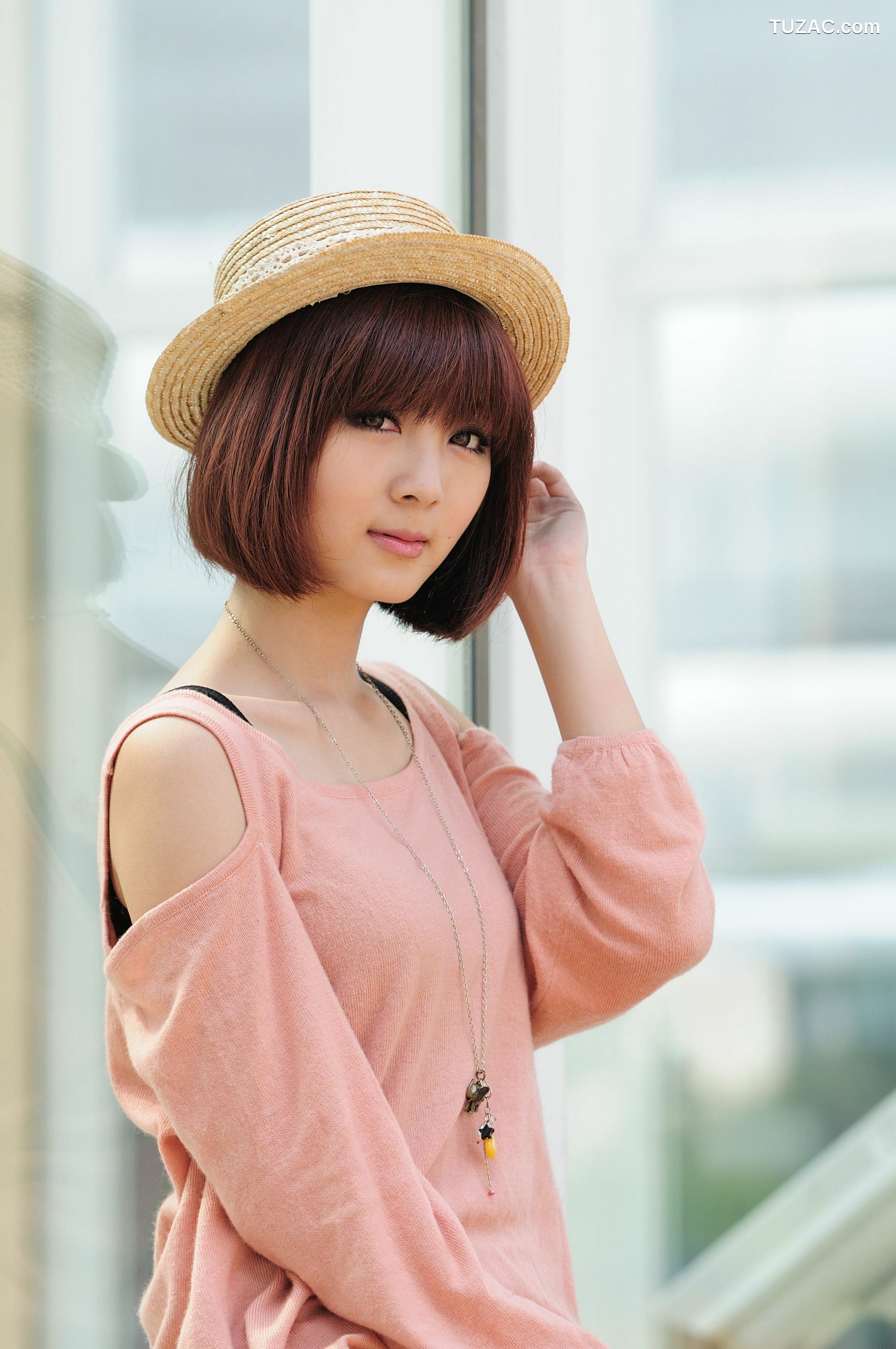 台湾正妹_短发美女小猪patty《2组小清新街拍》写真集