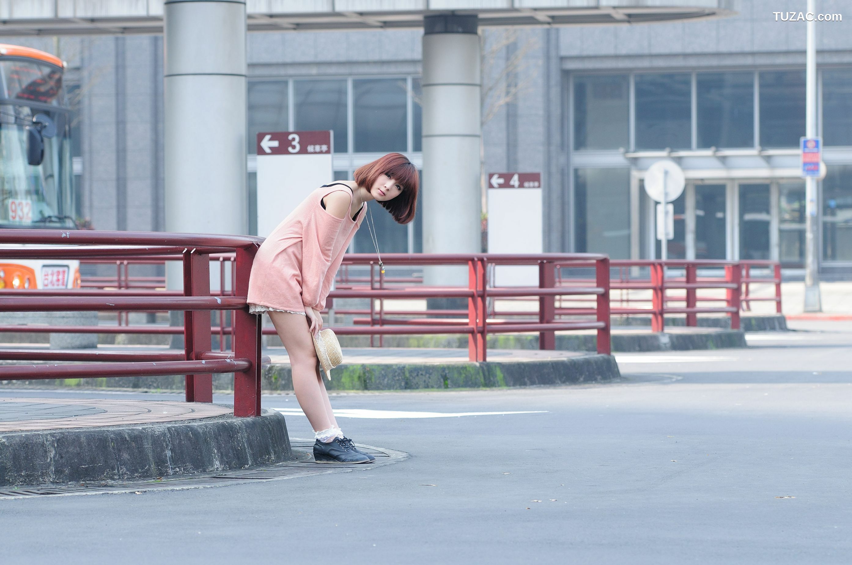 台湾正妹_短发美女小猪patty《2组小清新街拍》写真集