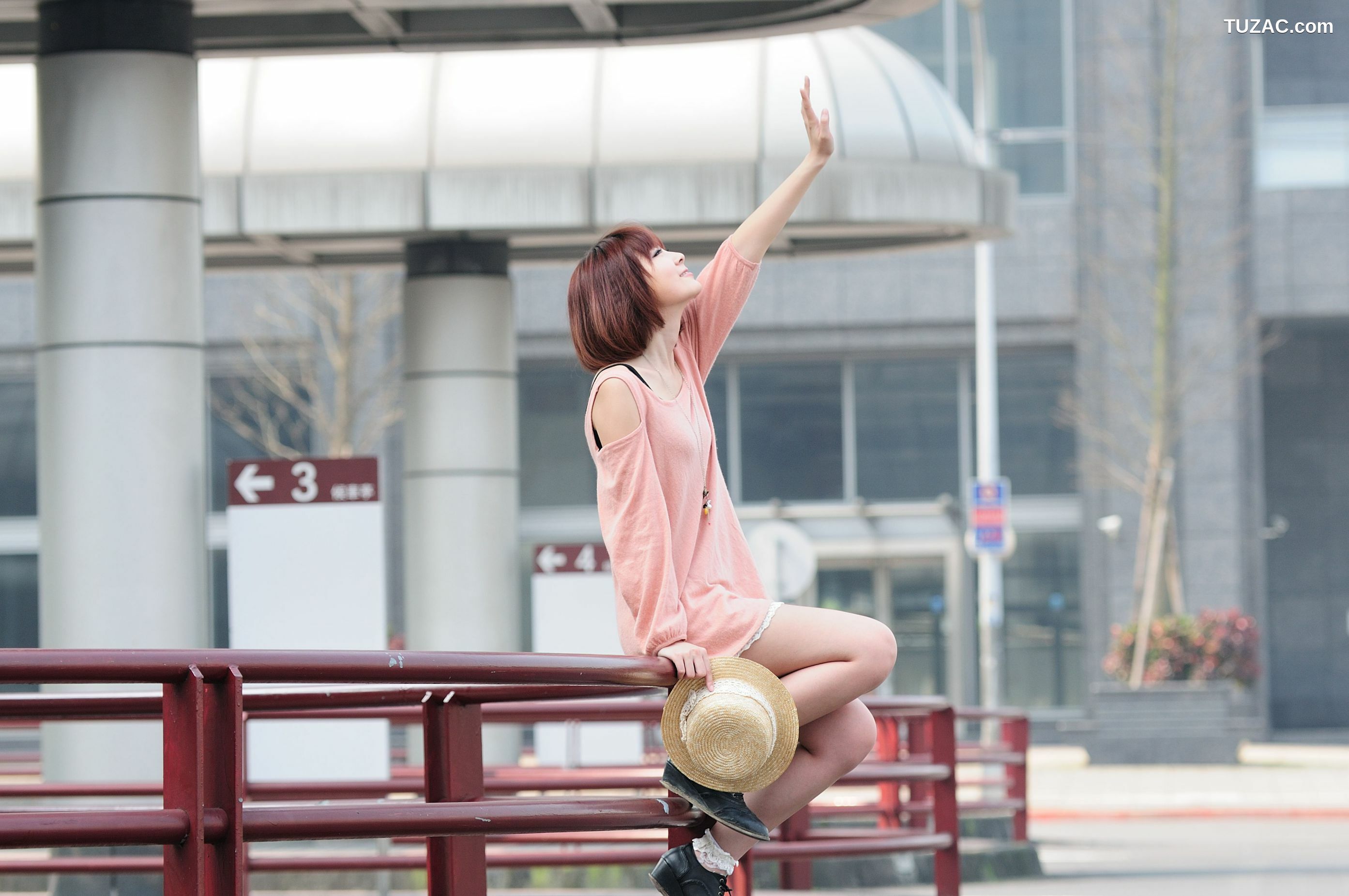 台湾正妹_短发美女小猪patty《2组小清新街拍》写真集