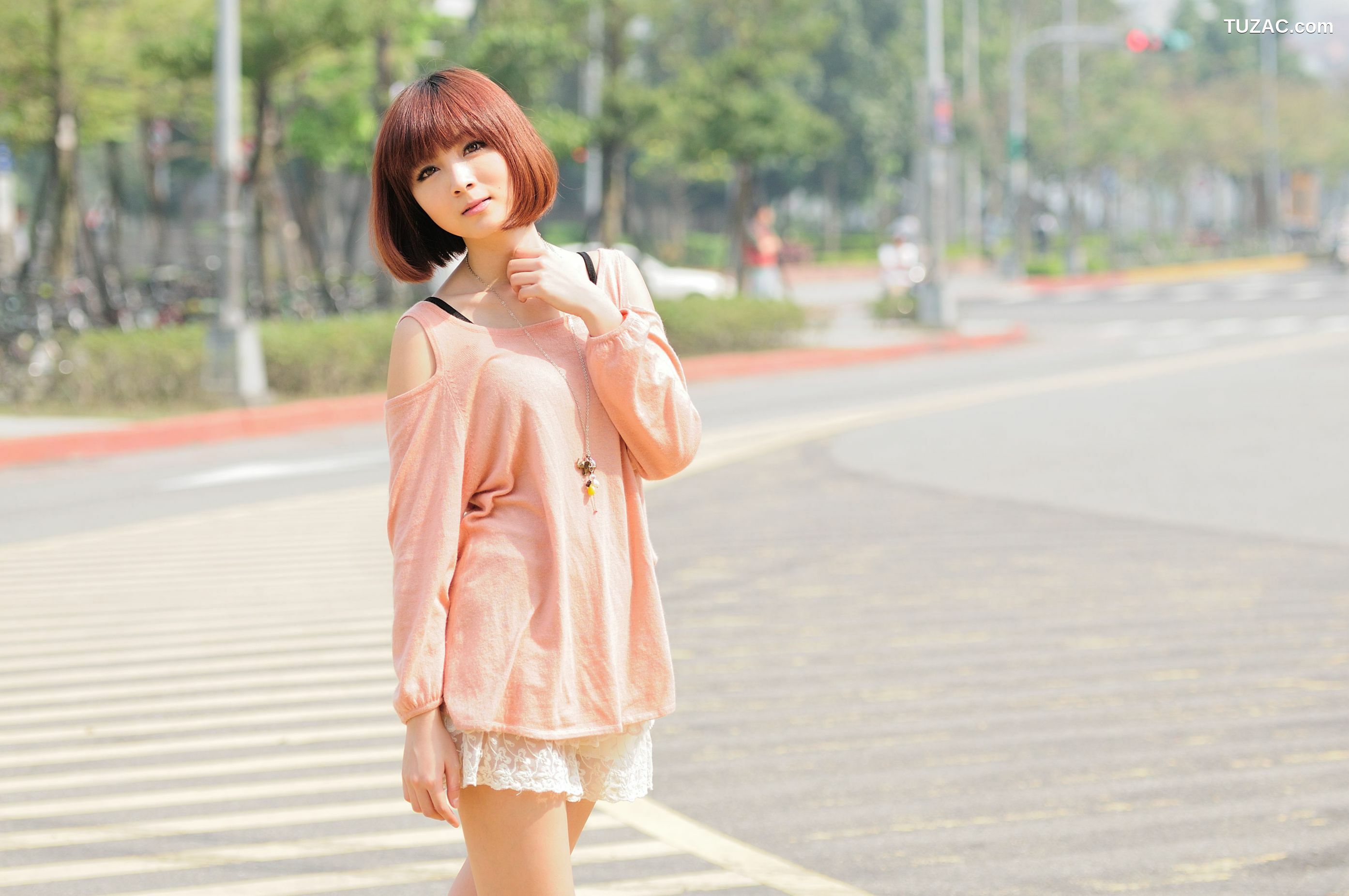 台湾正妹_短发美女小猪patty《2组小清新街拍》写真集