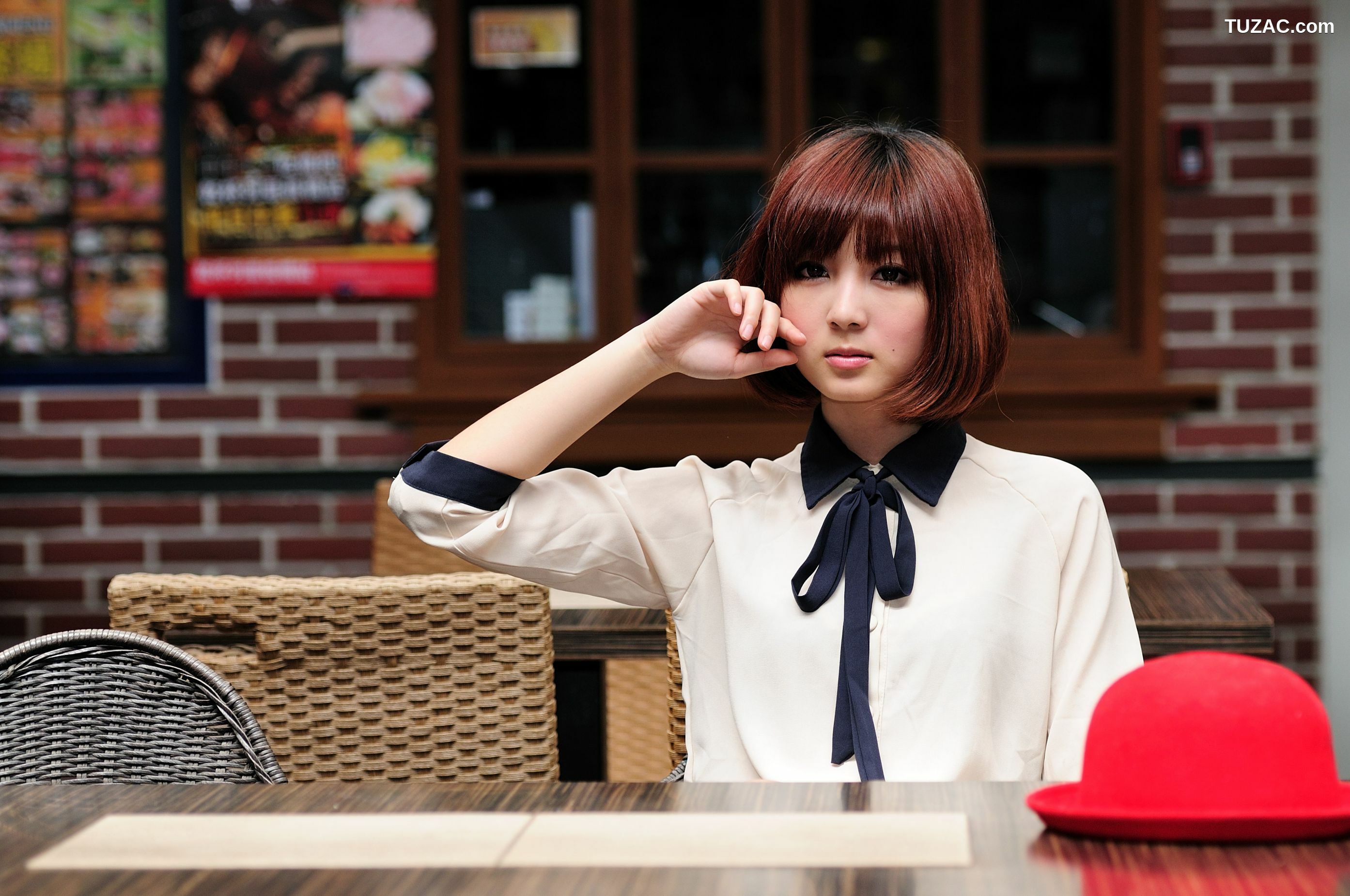 台湾正妹_短发美女小猪patty《2组小清新街拍》写真集