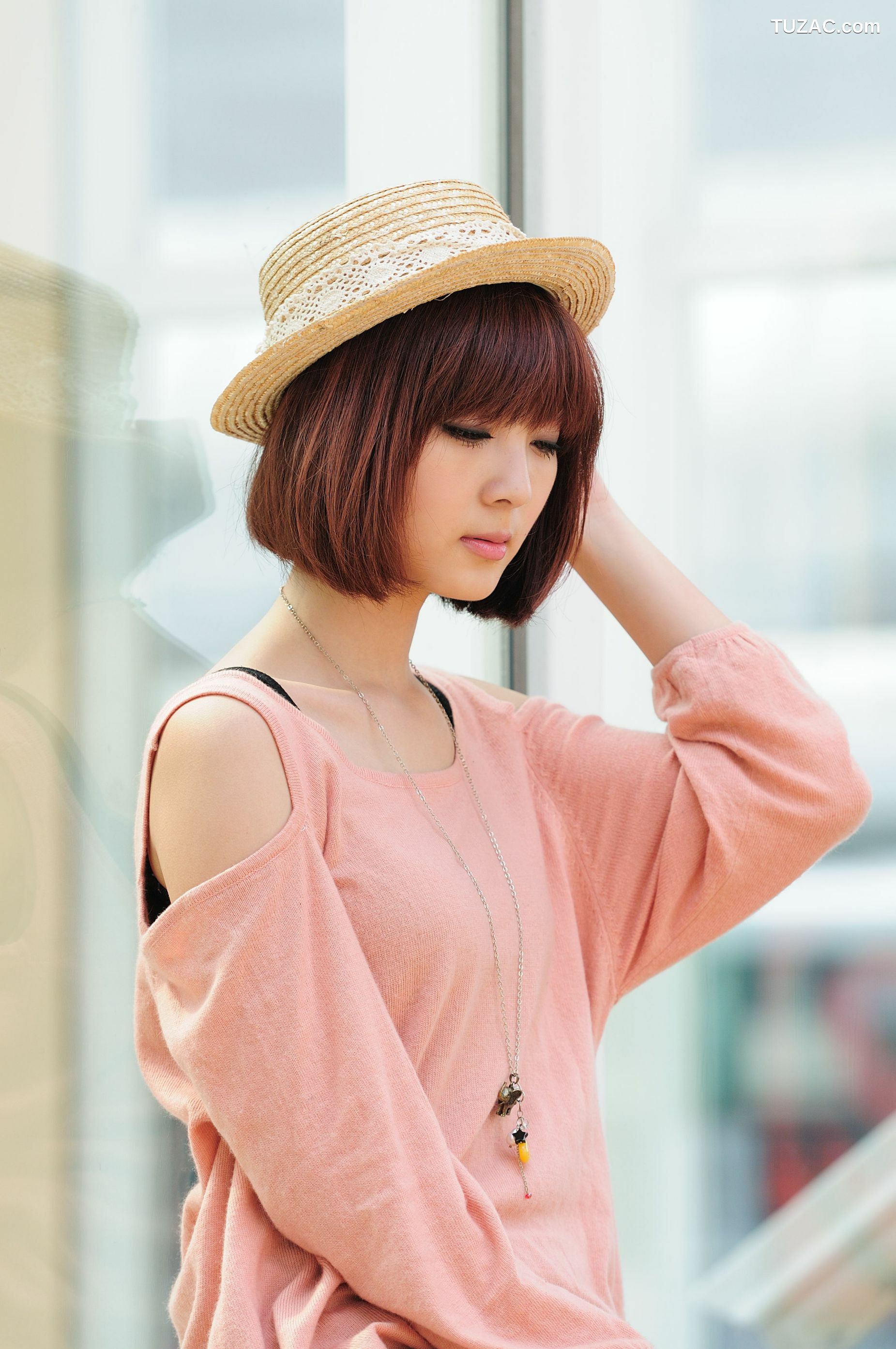 台湾正妹_短发美女小猪patty《2组小清新街拍》写真集