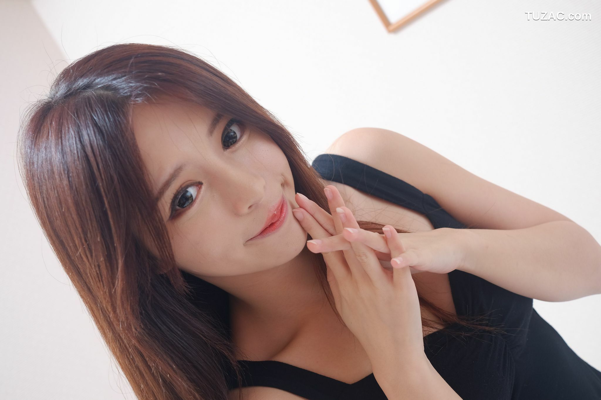 台湾正妹_网红嫩模张齐郡JULIE《甜美吊带女神》写真集