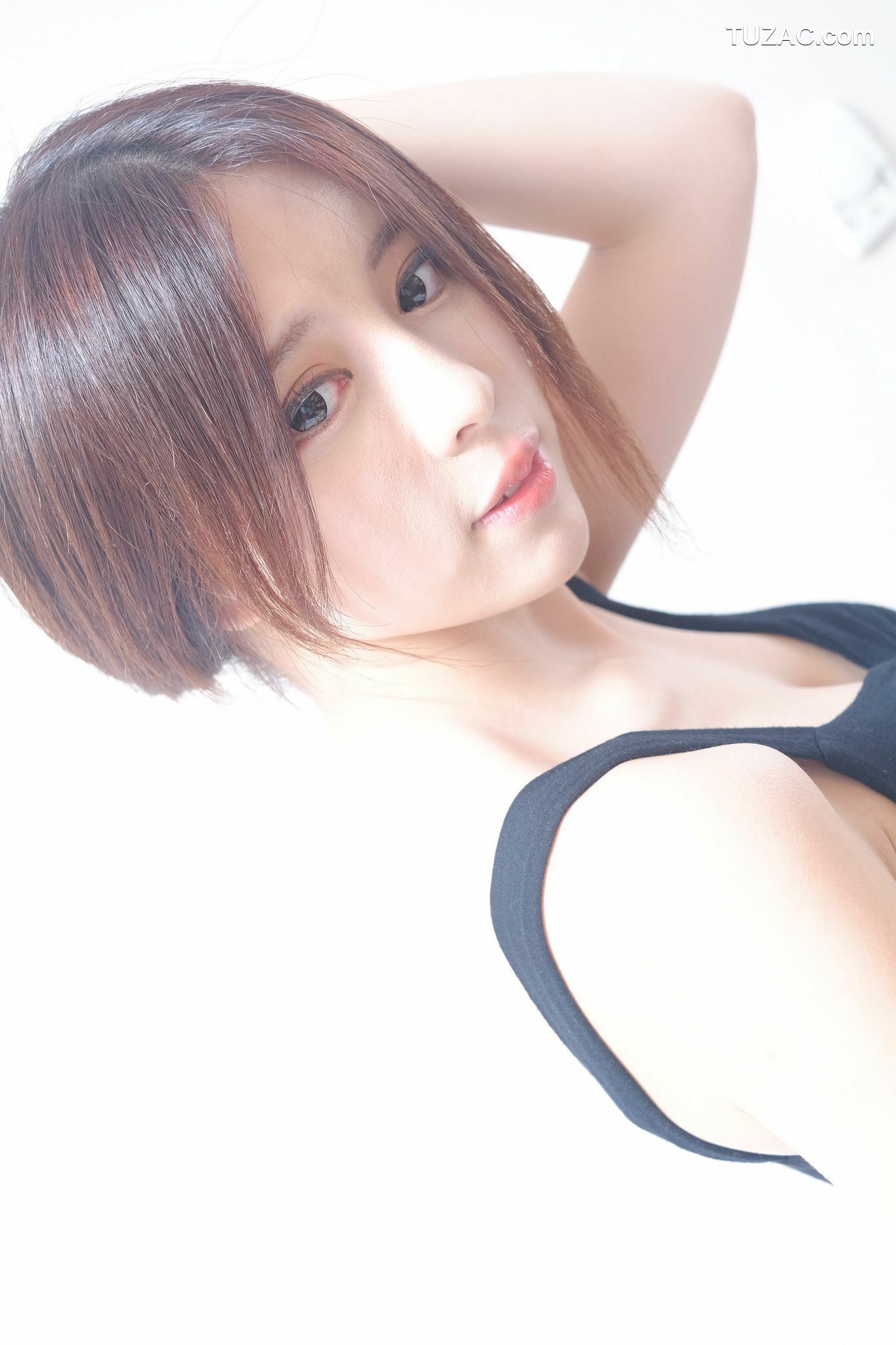 台湾正妹_网红嫩模张齐郡JULIE《甜美吊带女神》写真集
