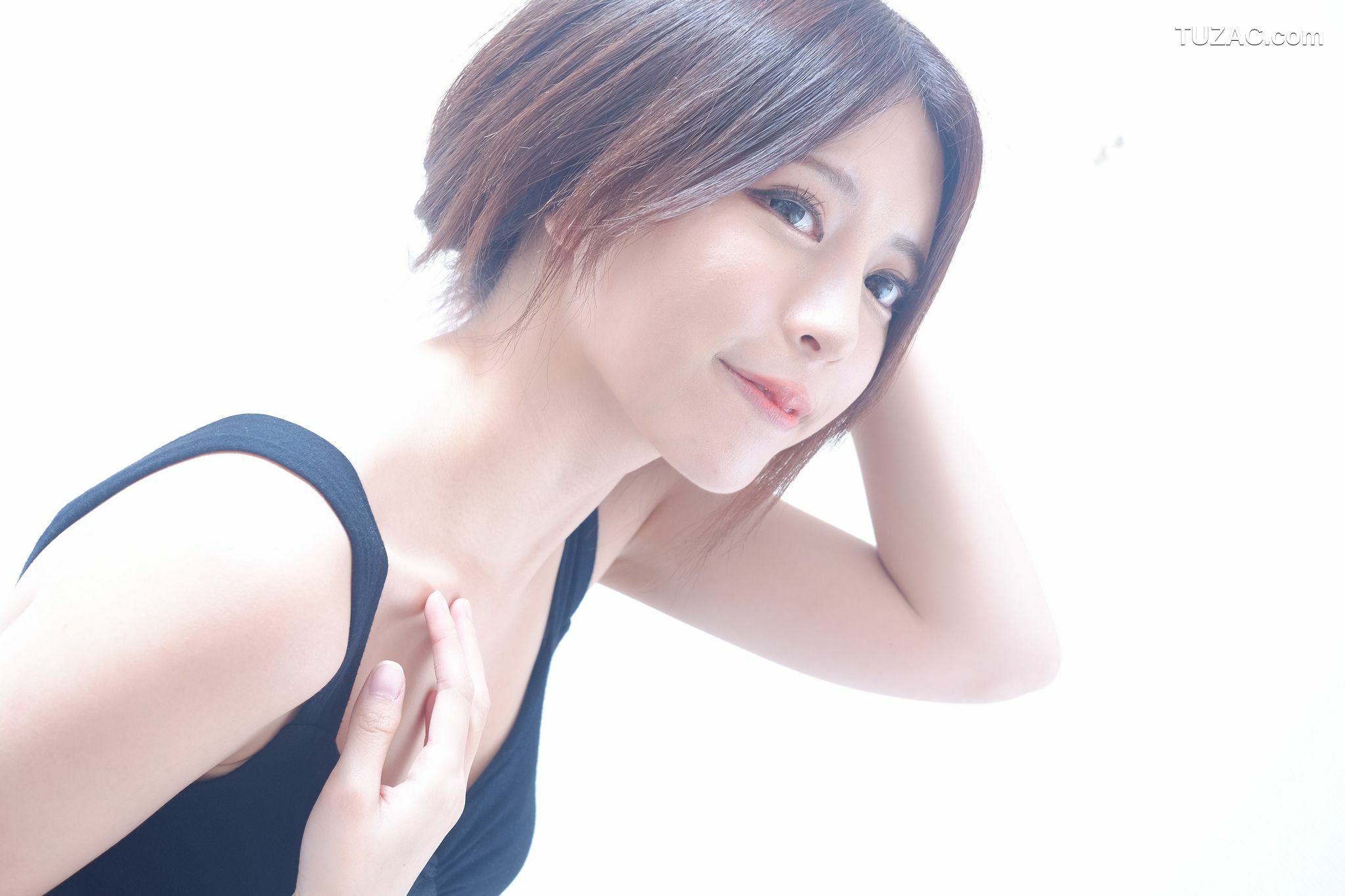 台湾正妹_网红嫩模张齐郡JULIE《甜美吊带女神》写真集