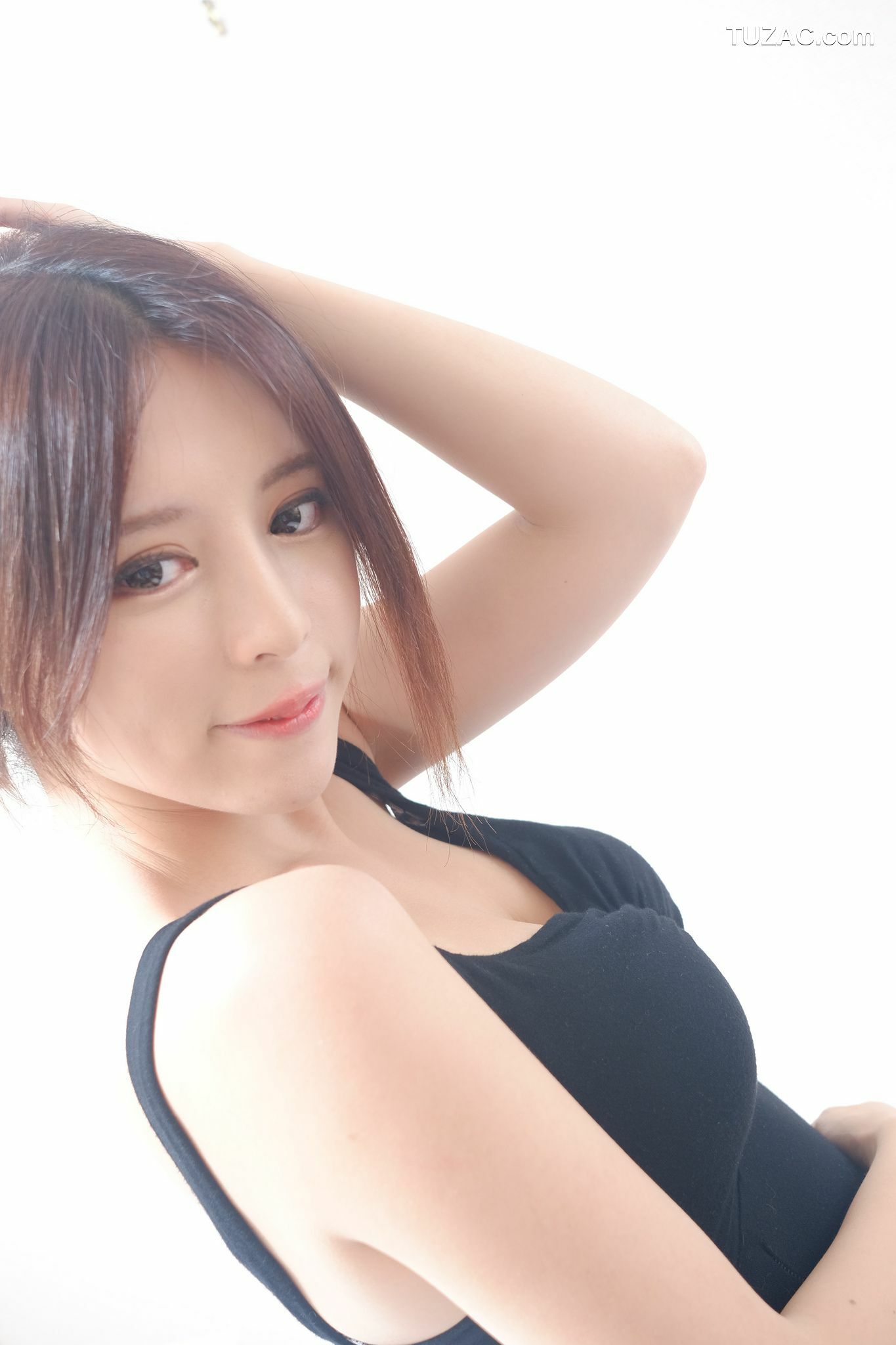台湾正妹_网红嫩模张齐郡JULIE《甜美吊带女神》写真集