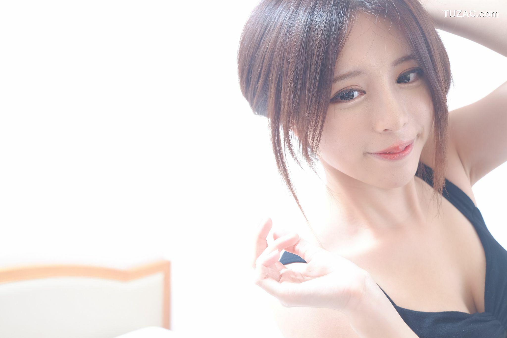 台湾正妹_网红嫩模张齐郡JULIE《甜美吊带女神》写真集