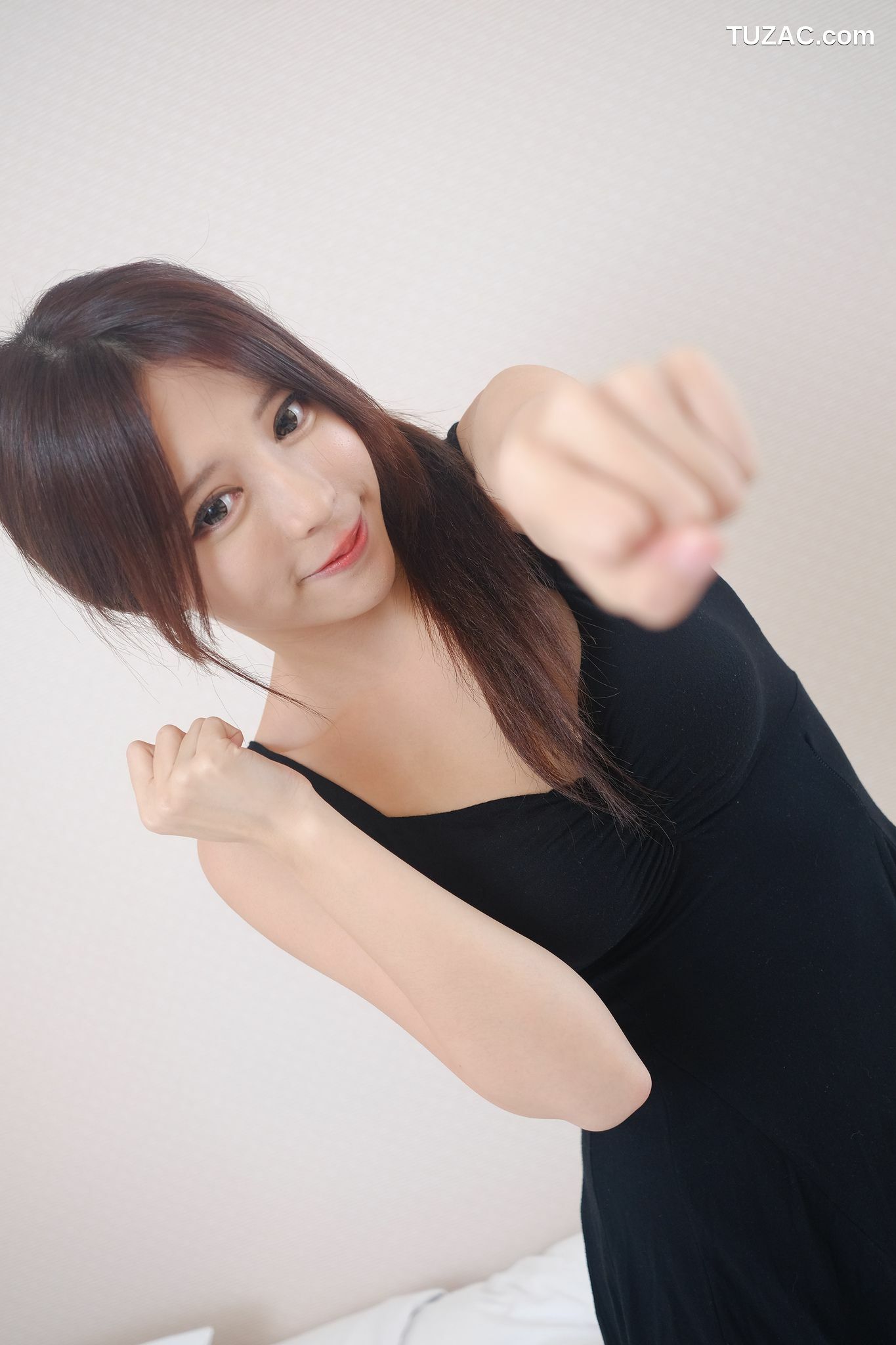 台湾正妹_网红嫩模张齐郡JULIE《甜美吊带女神》写真集