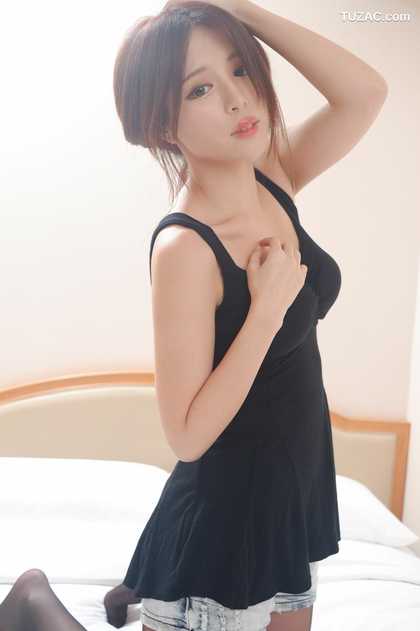 台湾正妹_网红嫩模张齐郡JULIE《甜美吊带女神》写真集