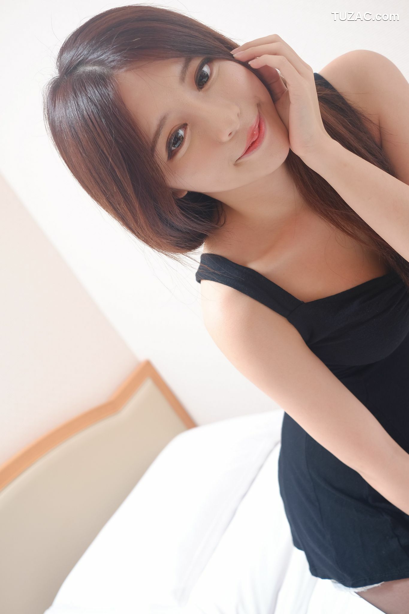 台湾正妹_网红嫩模张齐郡JULIE《甜美吊带女神》写真集