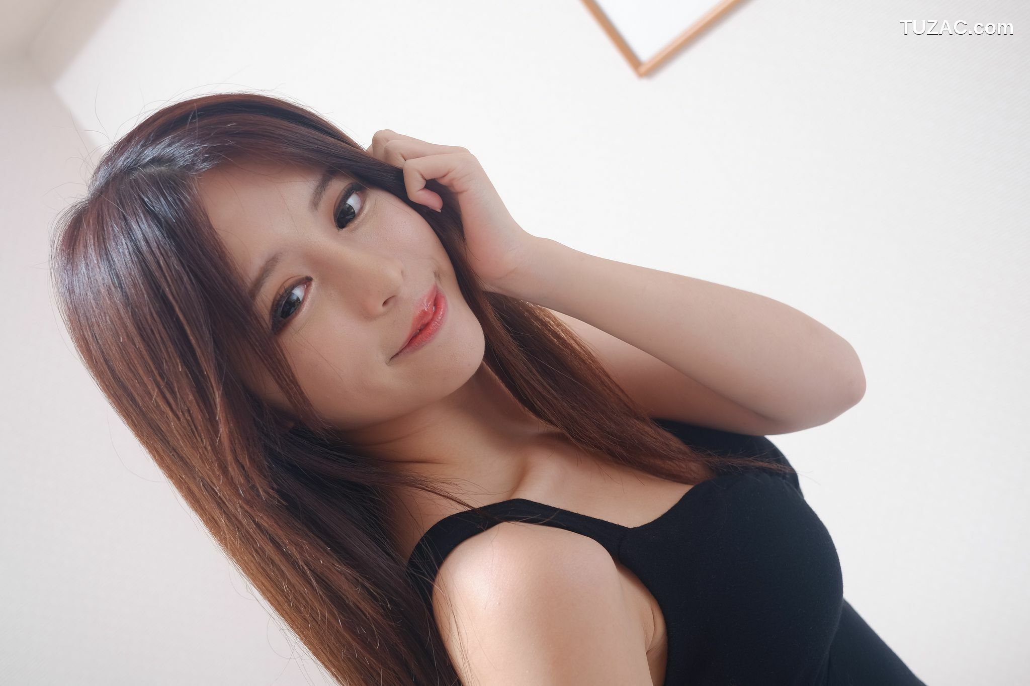 台湾正妹_网红嫩模张齐郡JULIE《甜美吊带女神》写真集