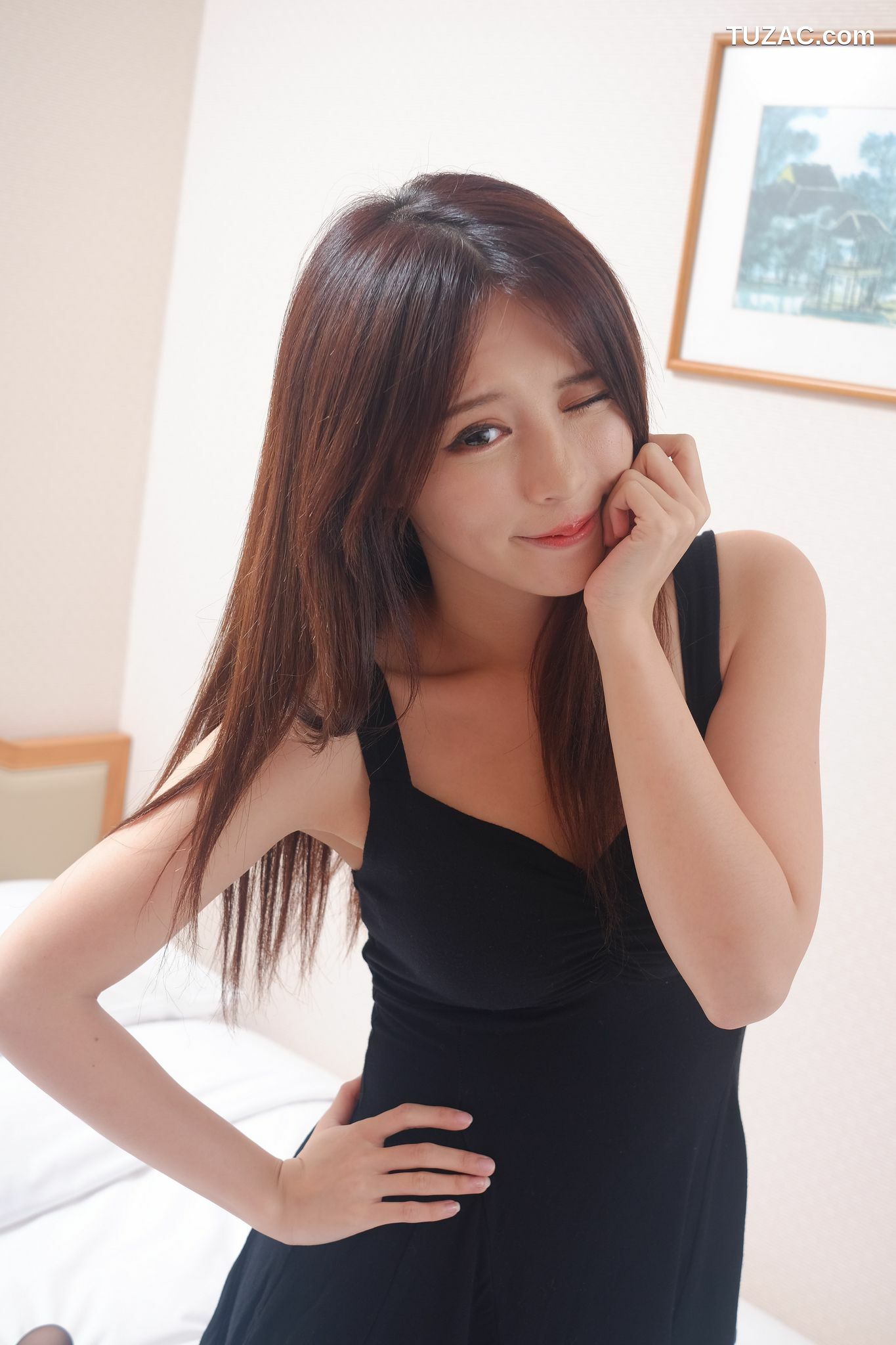 台湾正妹_网红嫩模张齐郡JULIE《甜美吊带女神》写真集