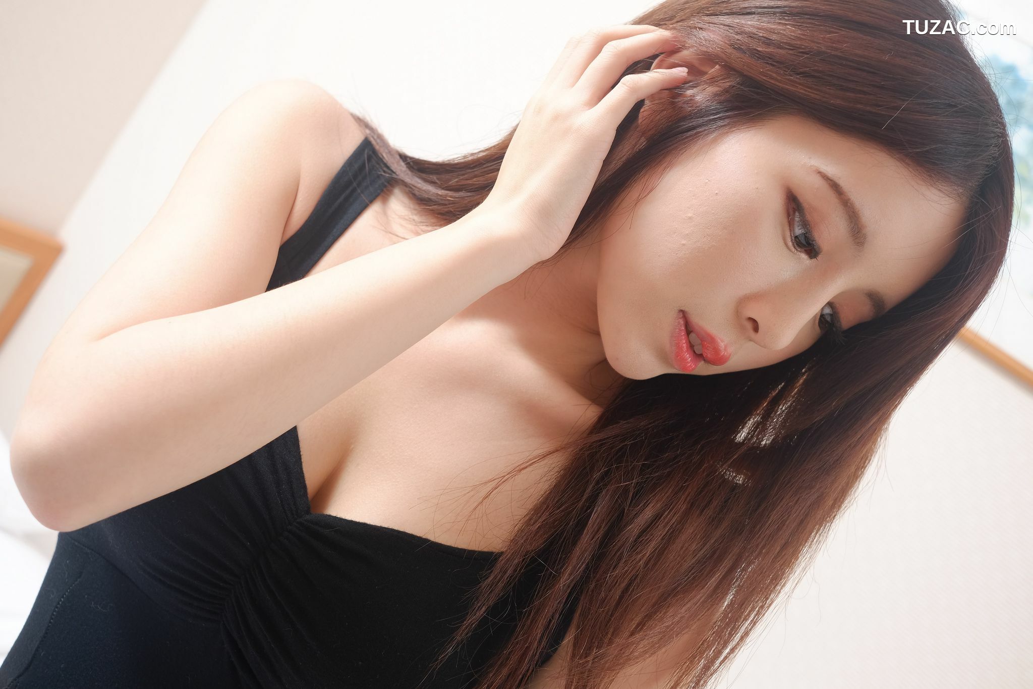 台湾正妹_网红嫩模张齐郡JULIE《甜美吊带女神》写真集