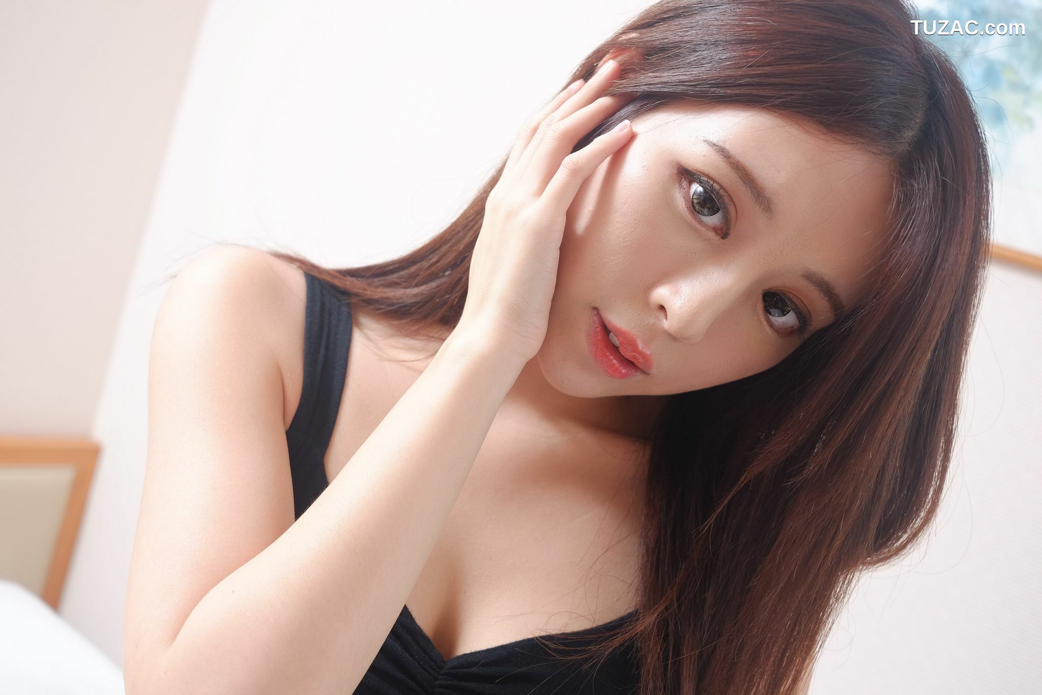 台湾正妹_网红嫩模张齐郡JULIE《甜美吊带女神》写真集