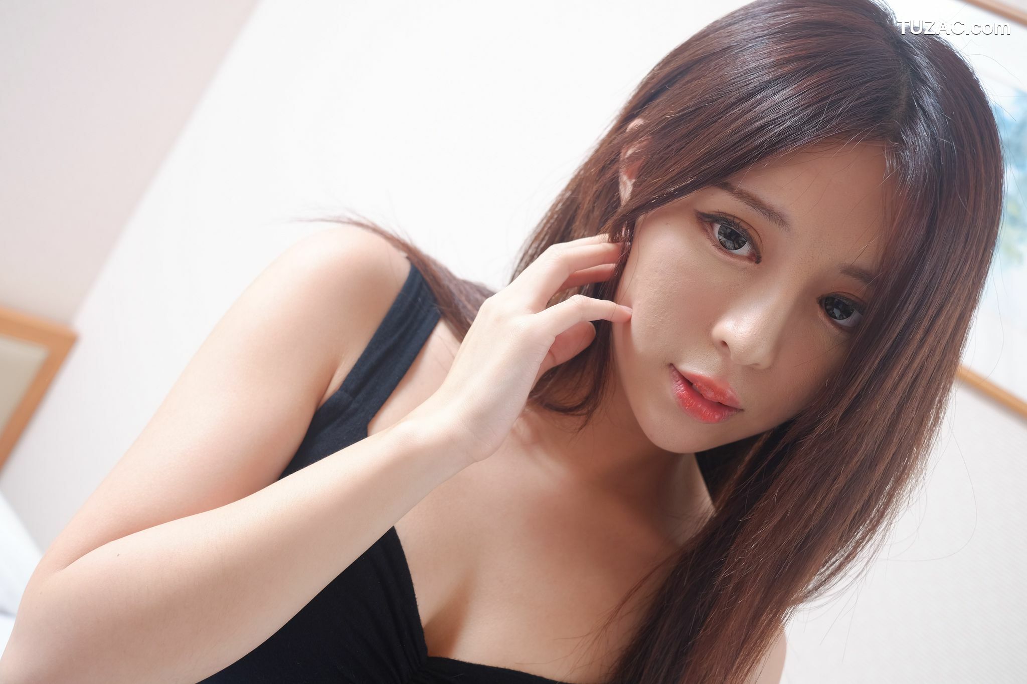 台湾正妹_网红嫩模张齐郡JULIE《甜美吊带女神》写真集