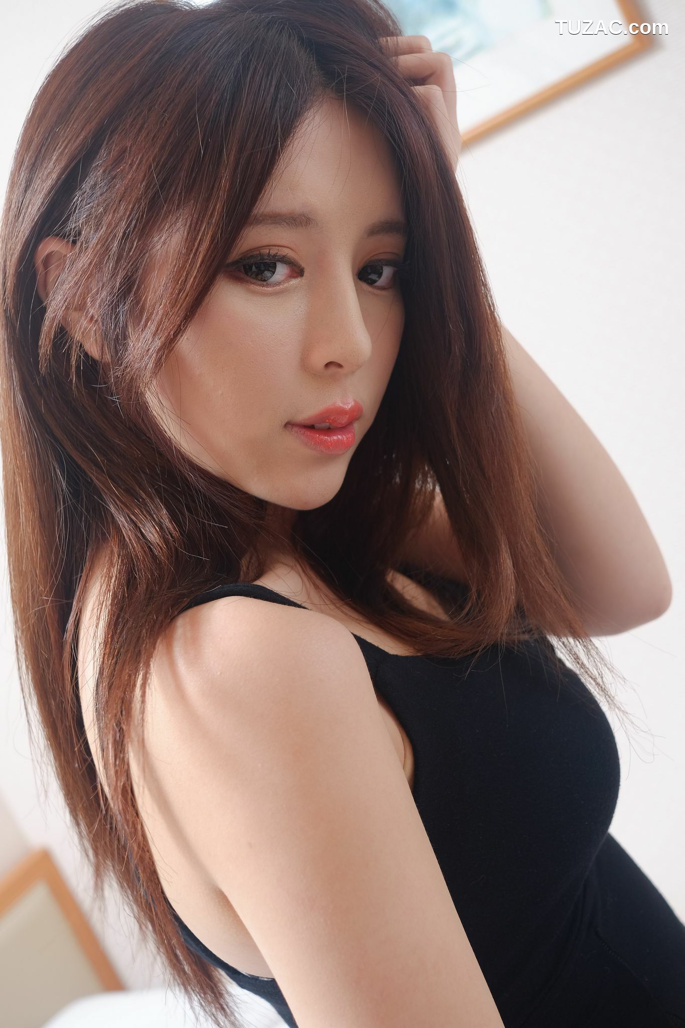 台湾正妹_网红嫩模张齐郡JULIE《甜美吊带女神》写真集