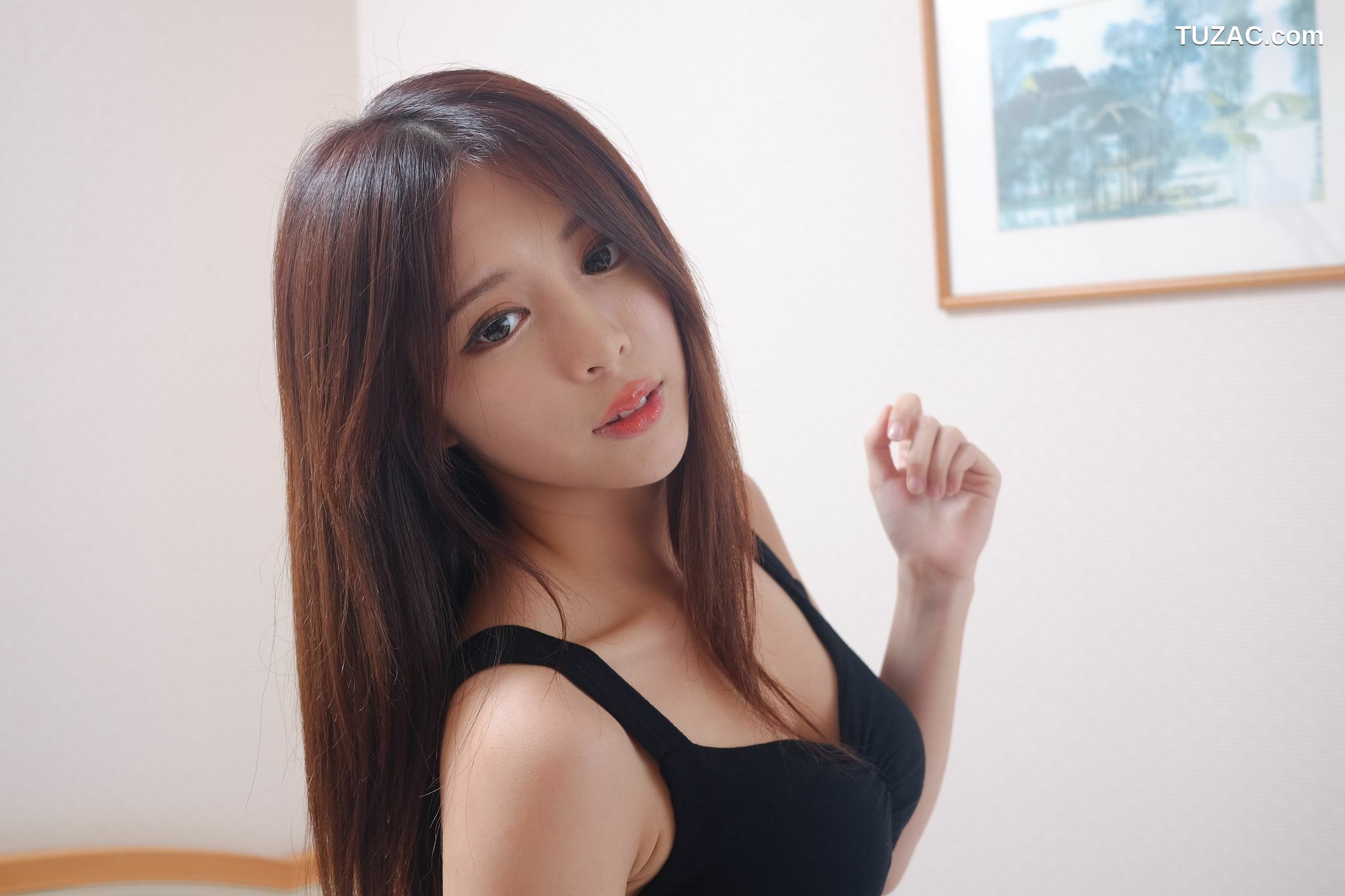 台湾正妹_网红嫩模张齐郡JULIE《甜美吊带女神》写真集
